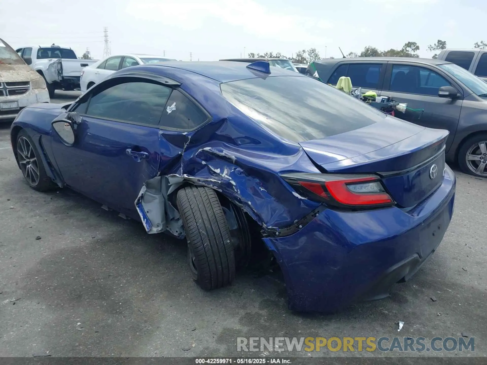 3 fotografías del automóvil dañado JF1ZNBC11P8758245 TOYOTA GR86 2023