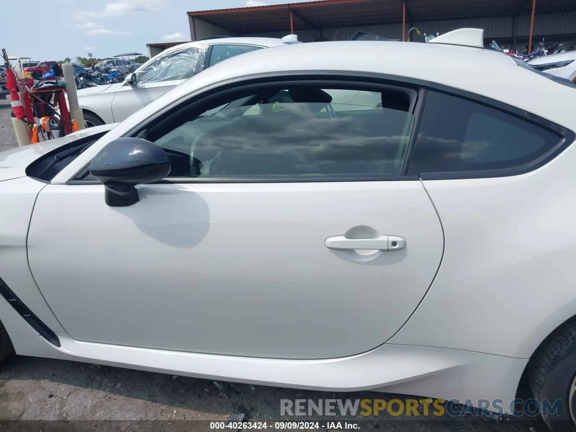 14 fotografías del automóvil dañado JF1ZNBC11P8761923 TOYOTA GR86 2023