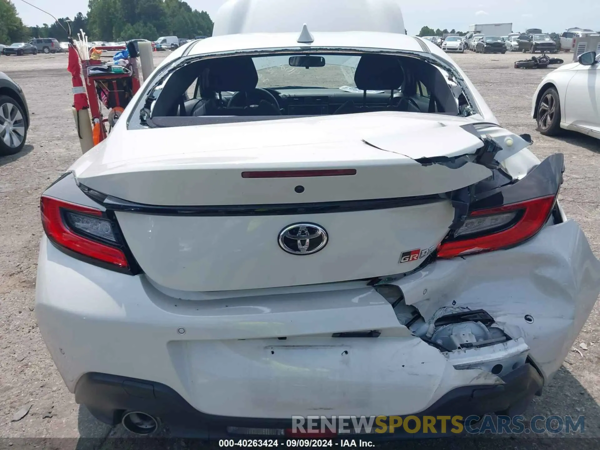 16 fotografías del automóvil dañado JF1ZNBC11P8761923 TOYOTA GR86 2023