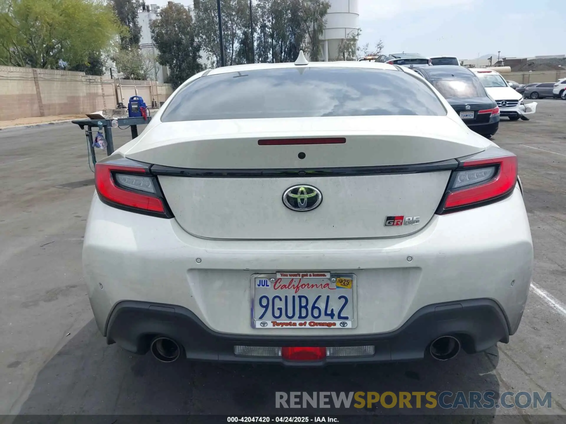 16 fotografías del automóvil dañado JF1ZNBC13P8760174 TOYOTA GR86 2023