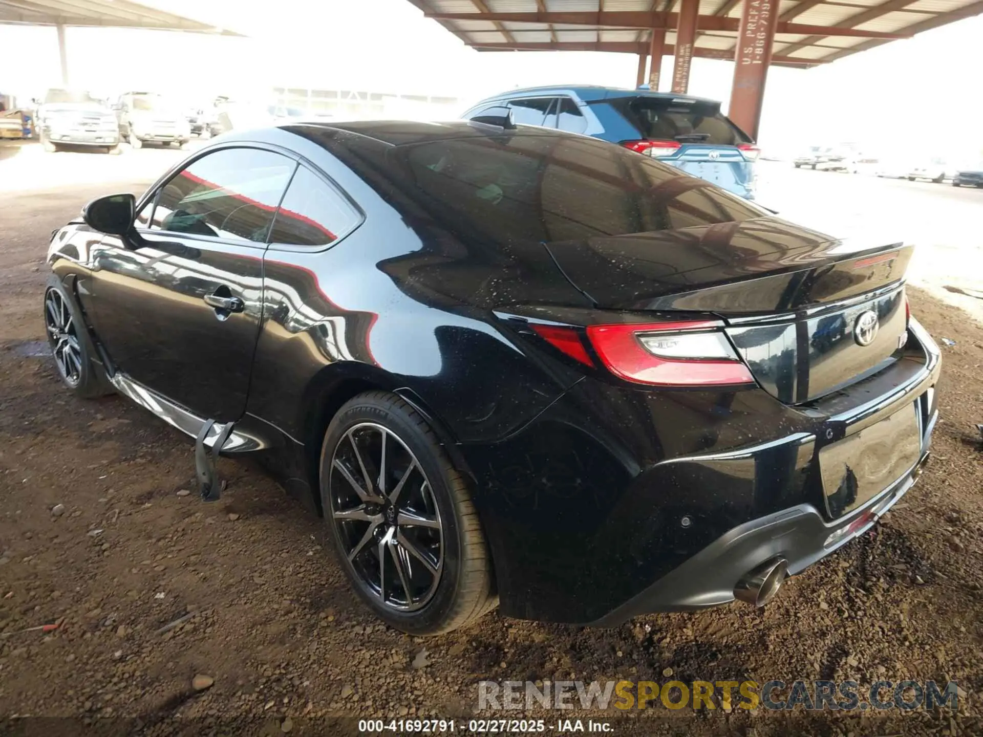 3 fotografías del automóvil dañado JF1ZNBC1XP8751486 TOYOTA GR86 2023