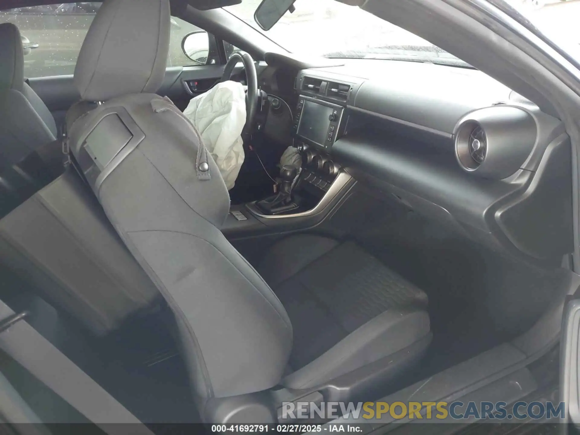 5 fotografías del automóvil dañado JF1ZNBC1XP8751486 TOYOTA GR86 2023