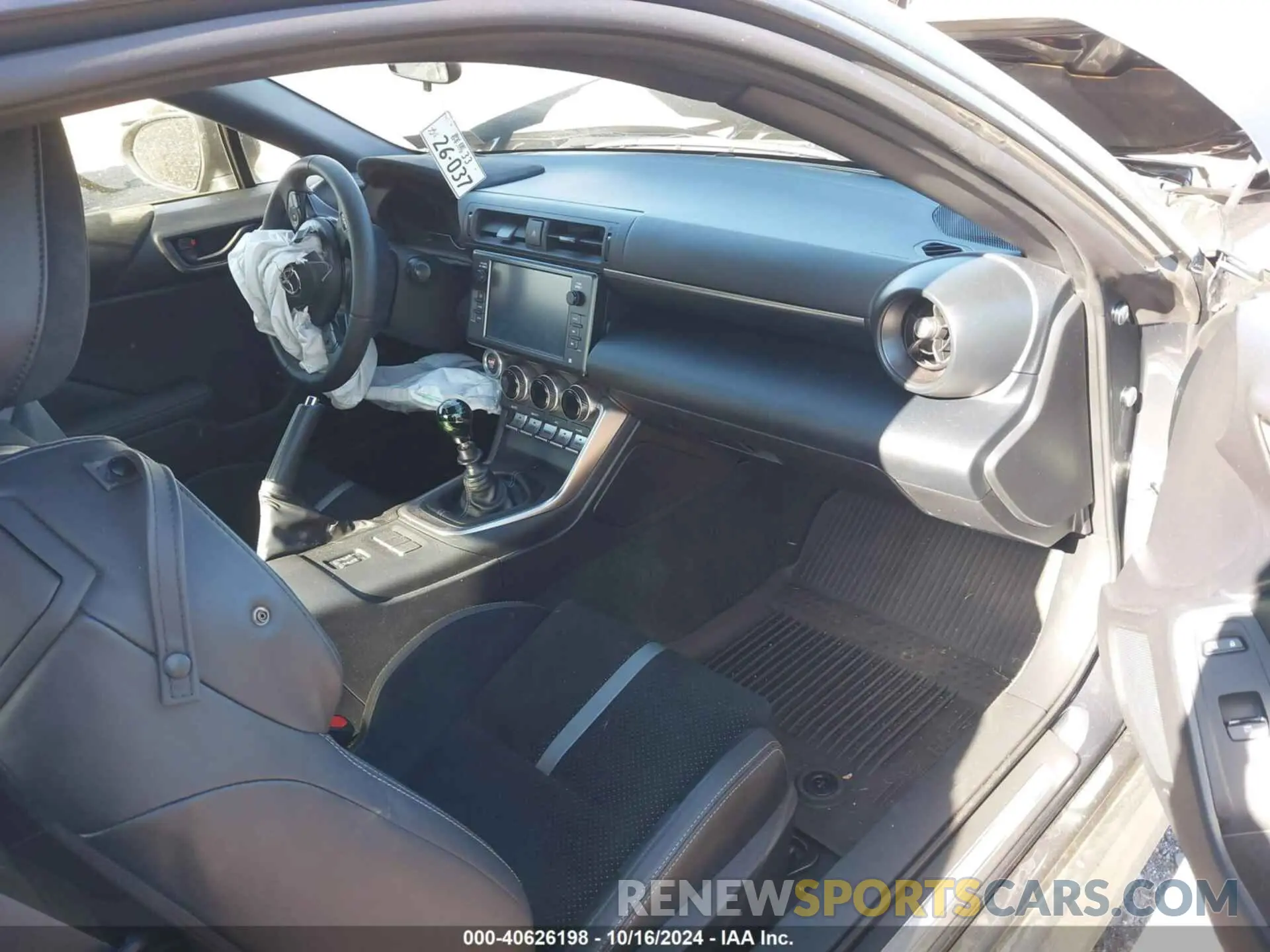 5 fotografías del automóvil dañado JF1ZNBE10P9766649 TOYOTA GR86 2023