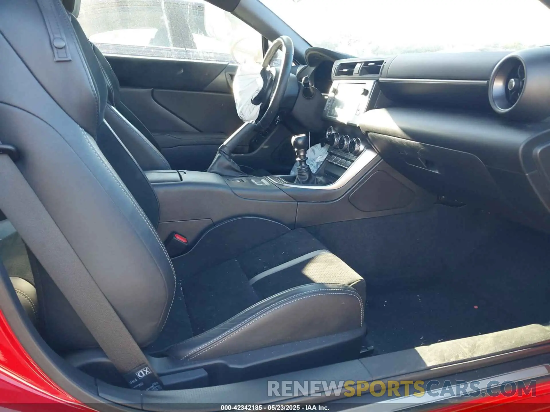 5 fotografías del automóvil dañado JF1ZNBE11P9760973 TOYOTA GR86 2023