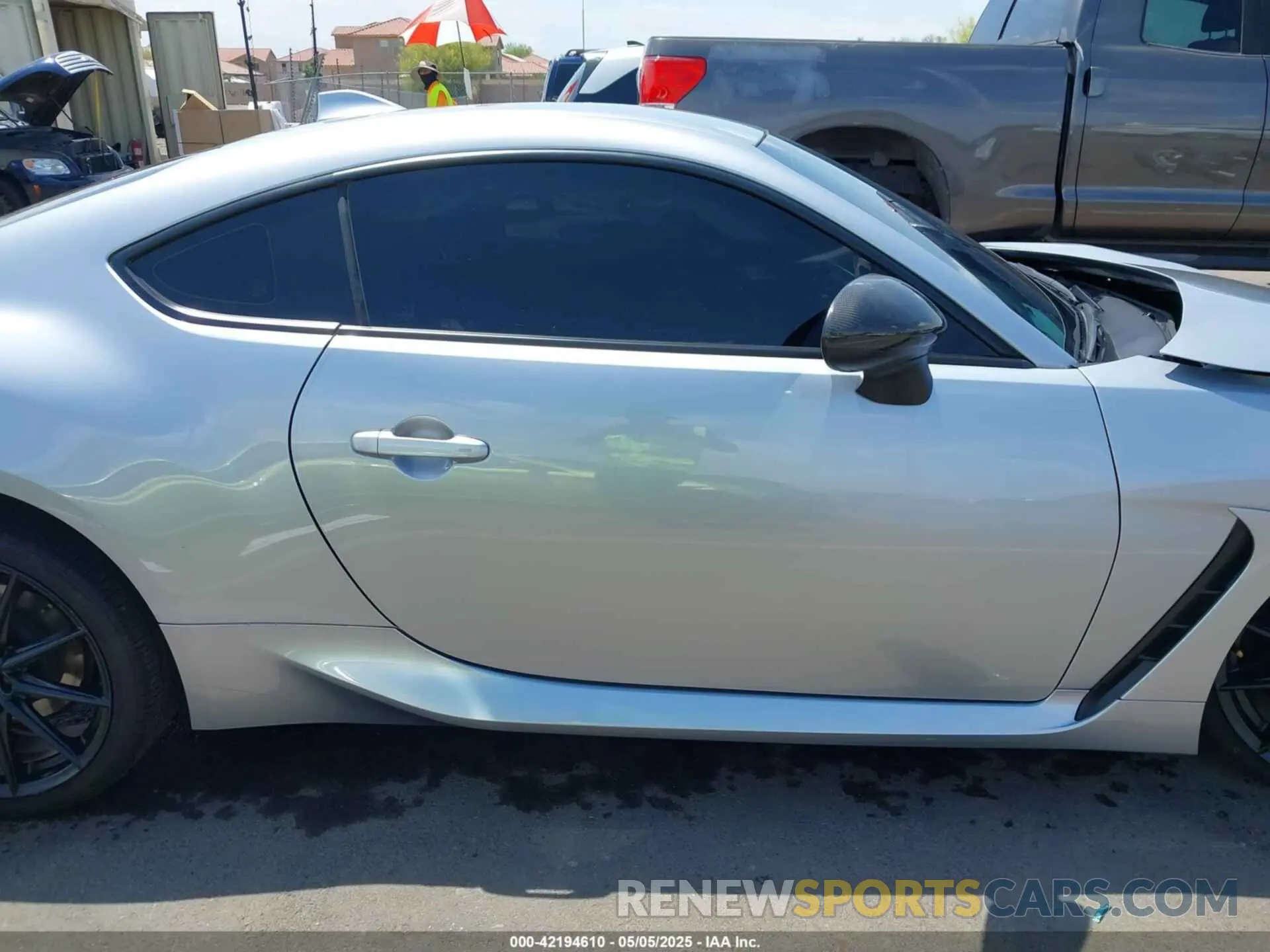 14 fotografías del automóvil dañado JF1ZNBE15P9765366 TOYOTA GR86 2023