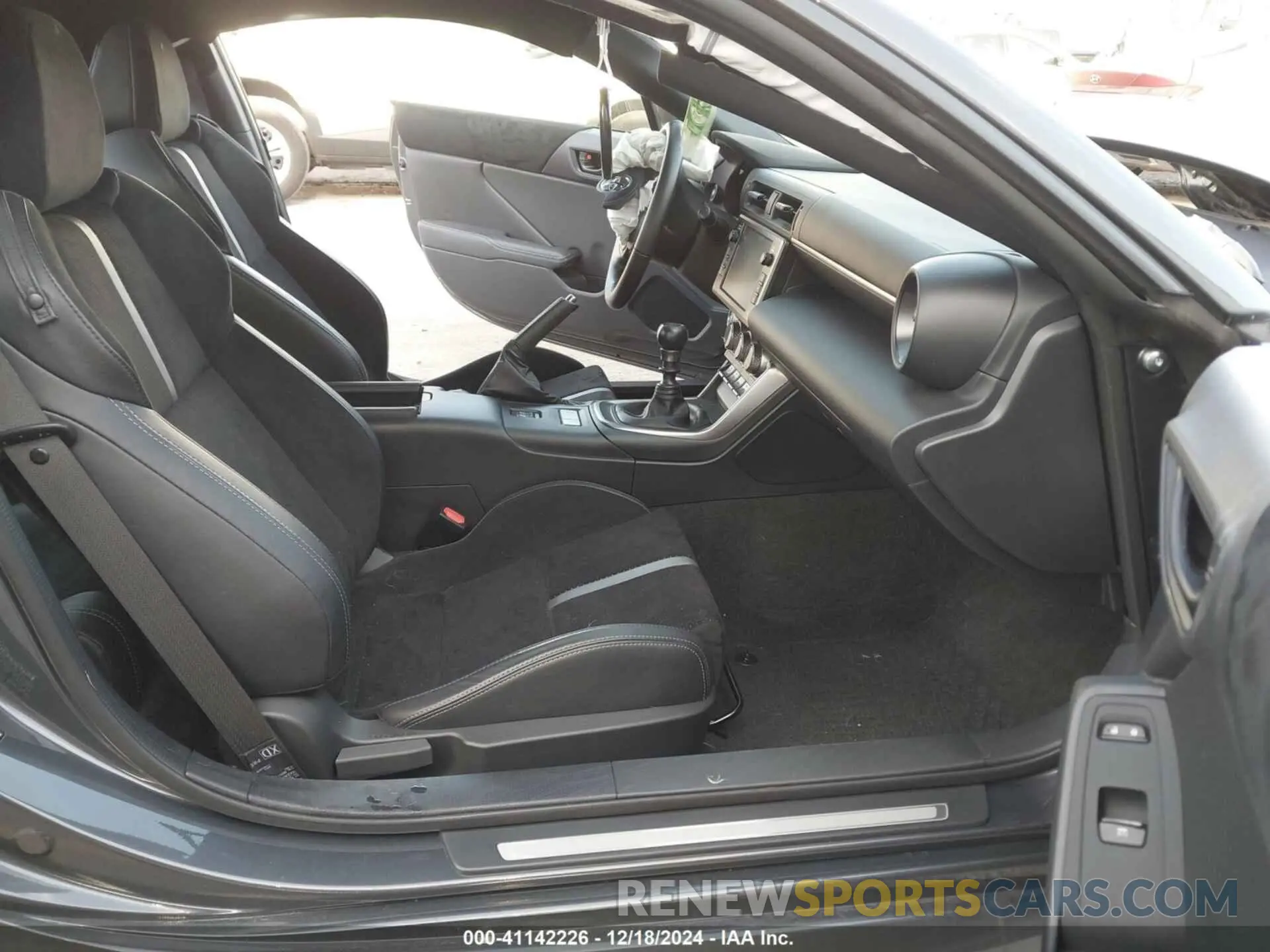 5 fotografías del automóvil dañado JF1ZNBE1XP9760356 TOYOTA GR86 2023