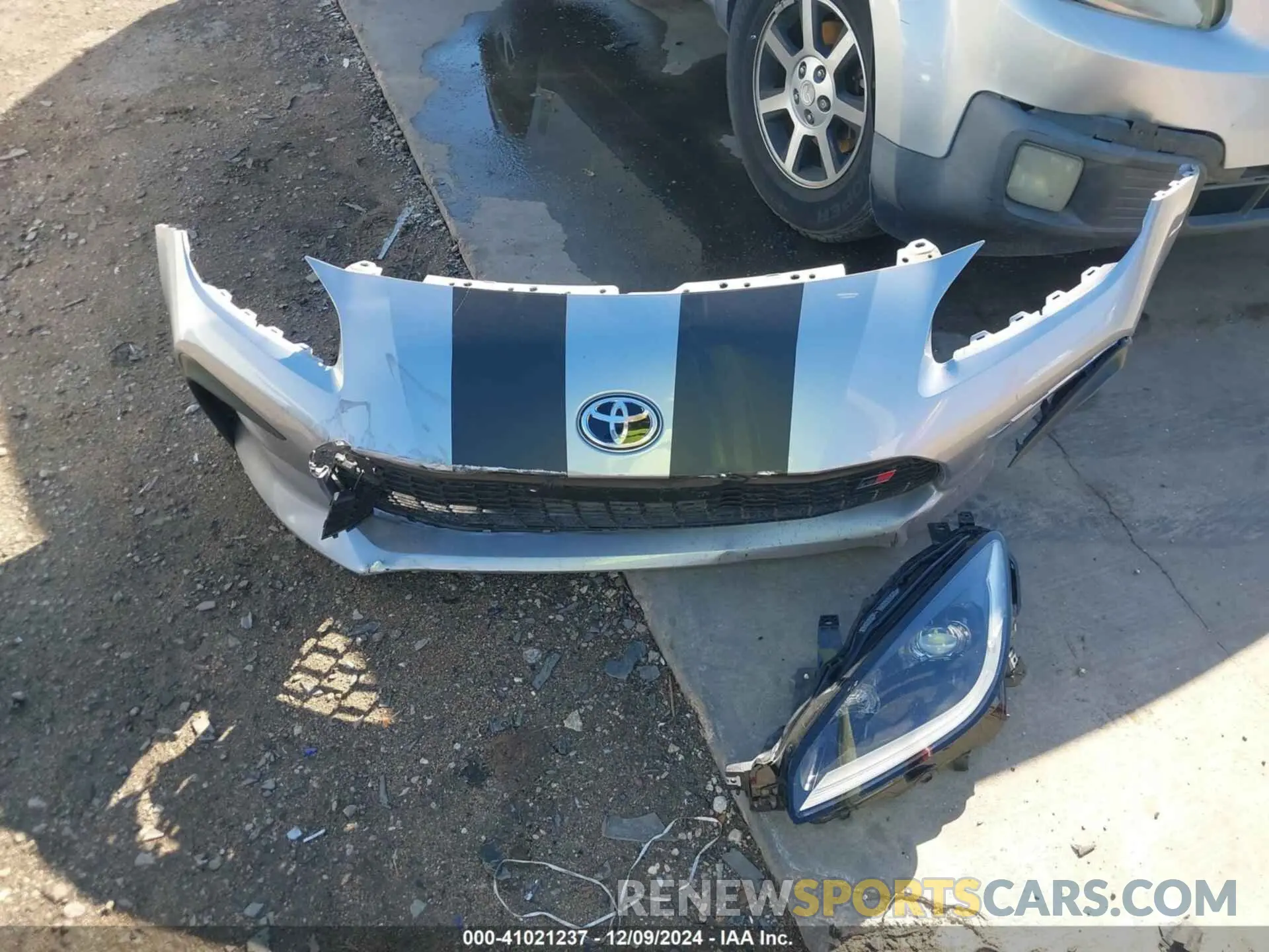 12 fotografías del automóvil dañado JF1ZNBF10P8766798 TOYOTA GR86 2023