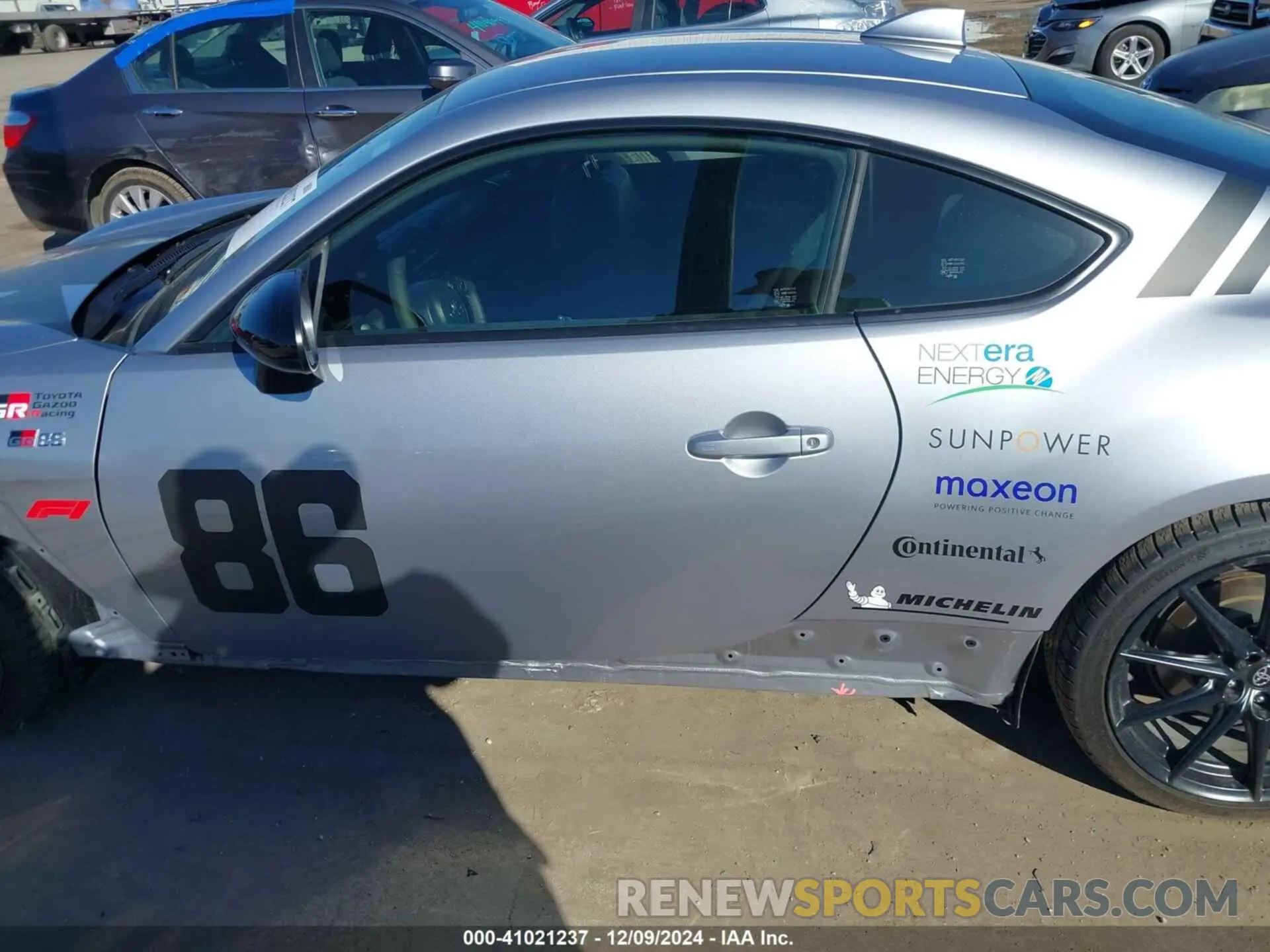 15 fotografías del automóvil dañado JF1ZNBF10P8766798 TOYOTA GR86 2023