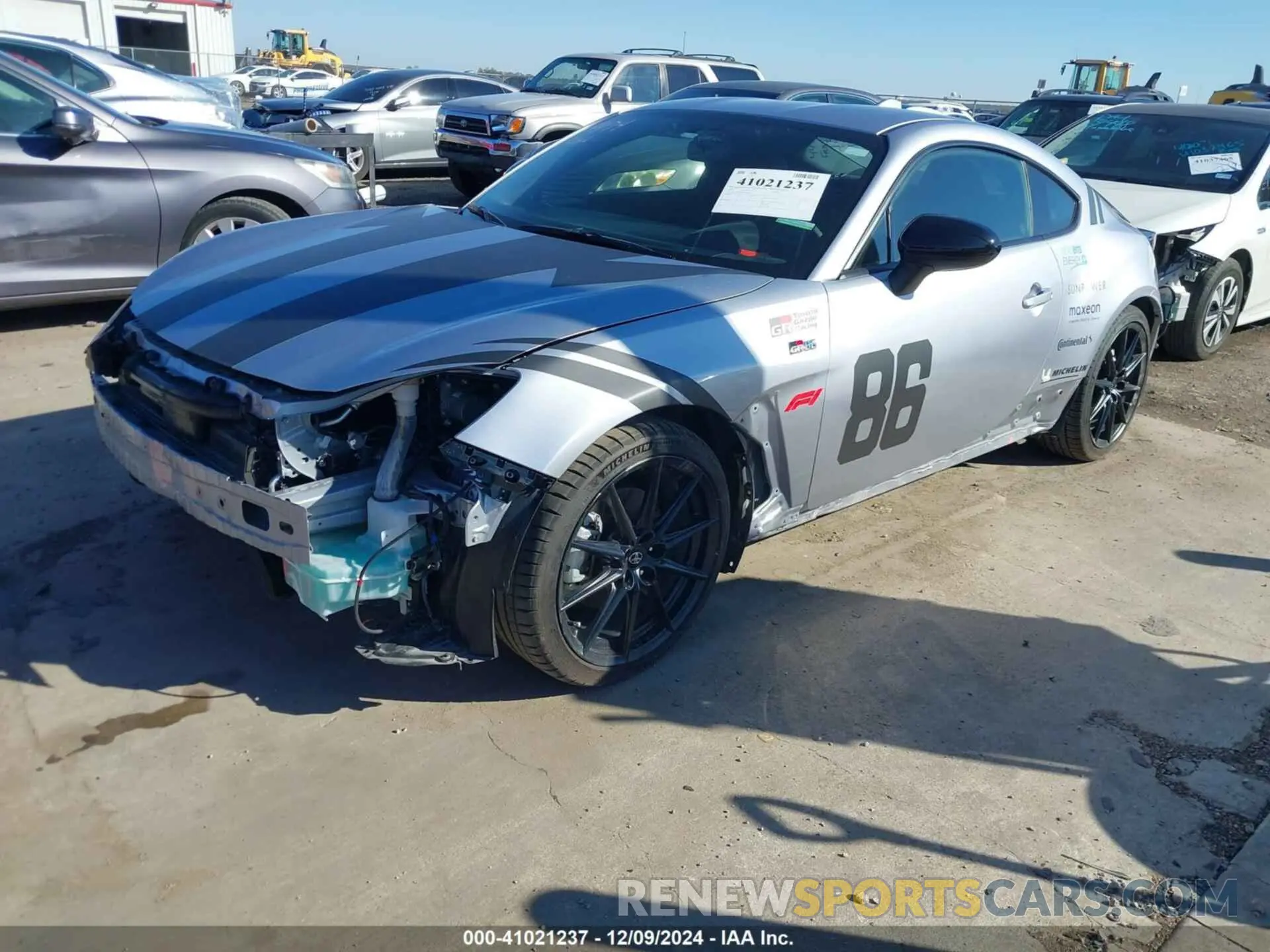 2 fotografías del automóvil dañado JF1ZNBF10P8766798 TOYOTA GR86 2023