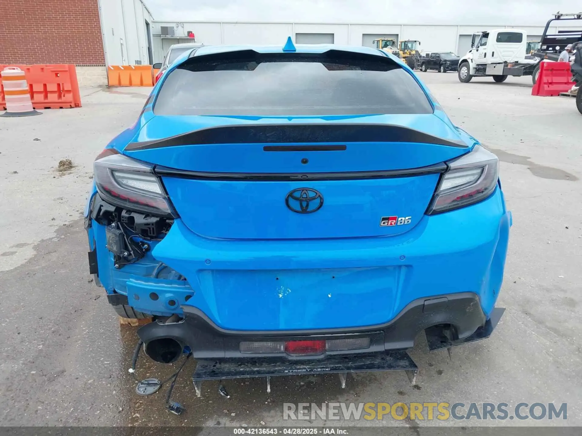 17 fotografías del automóvil dañado JF1ZNBF13P8758193 TOYOTA GR86 2023