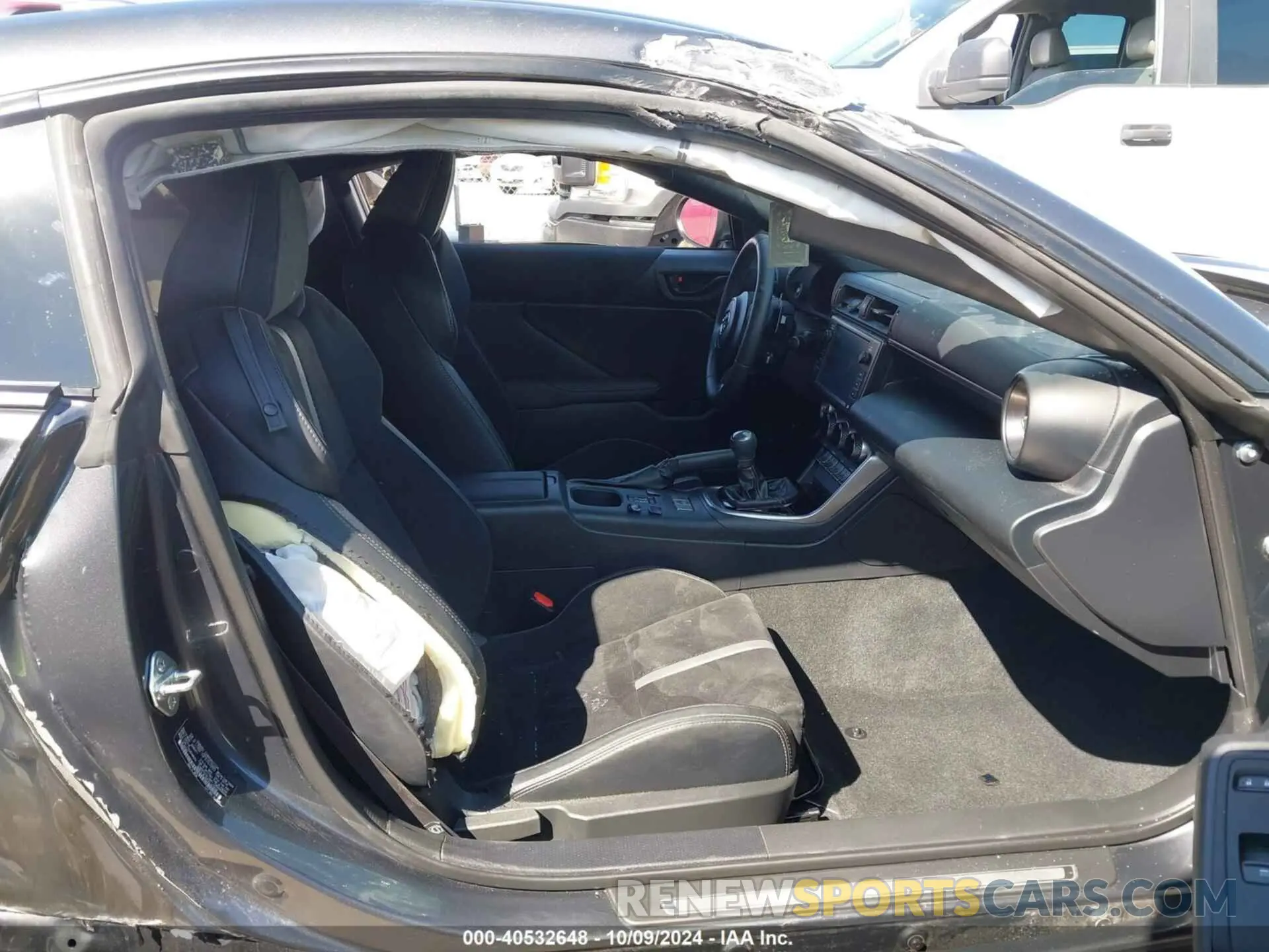 5 fotografías del automóvil dañado JF1ZNBF16P8763999 TOYOTA GR86 2023
