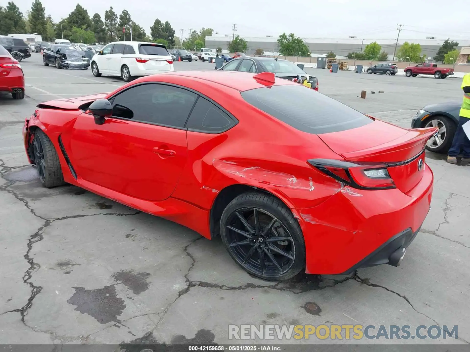 3 fotografías del automóvil dañado JF1ZNBF17P8765082 TOYOTA GR86 2023