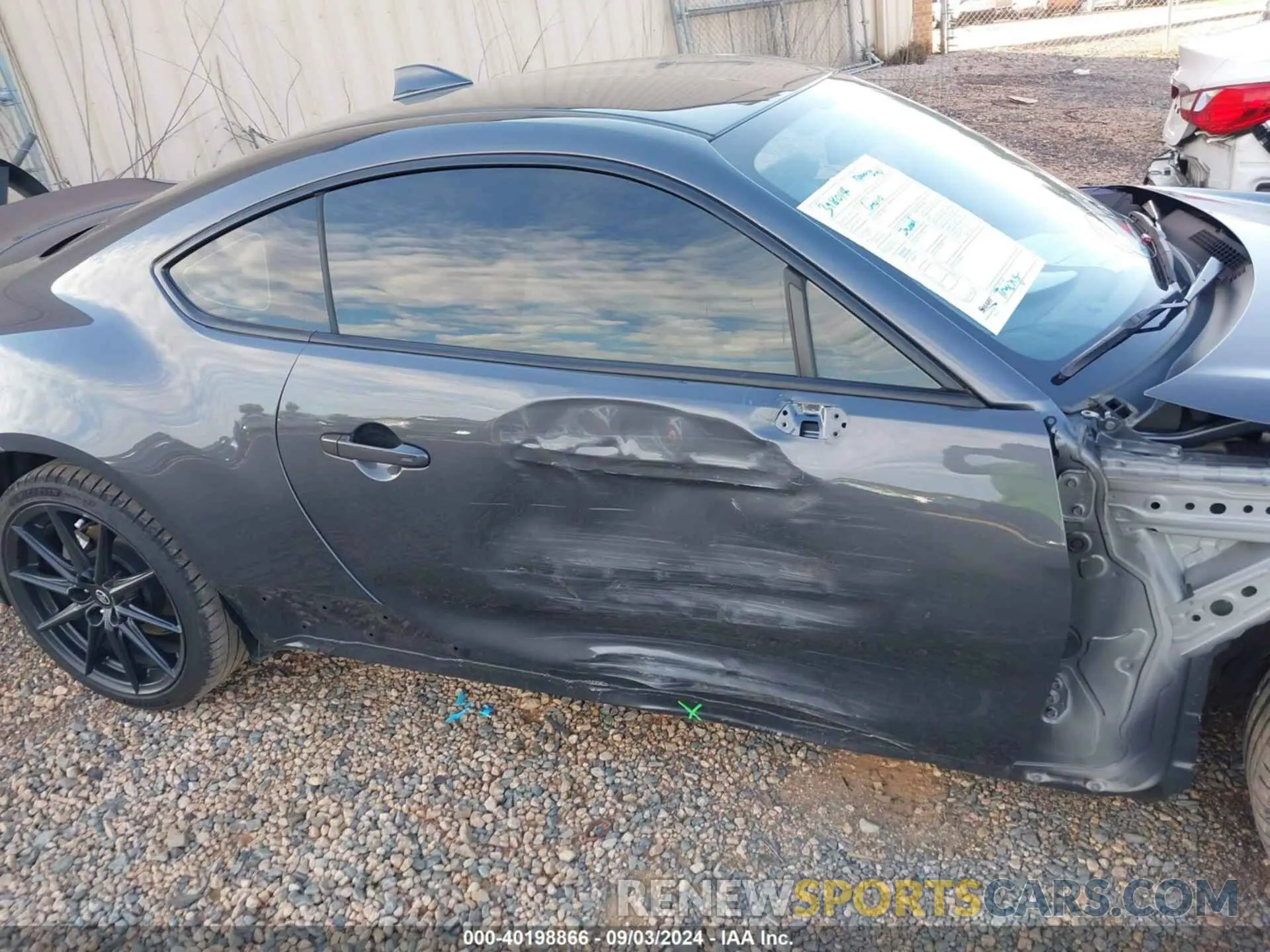 14 fotografías del automóvil dañado JF1ZNBF1XP8758711 TOYOTA GR86 2023