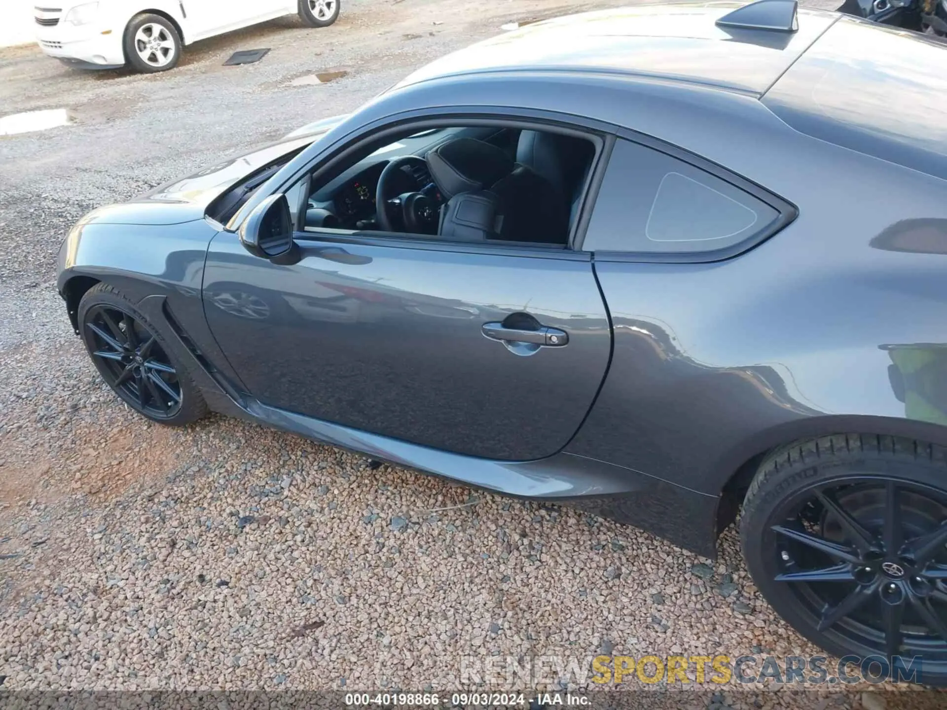 15 fotografías del automóvil dañado JF1ZNBF1XP8758711 TOYOTA GR86 2023