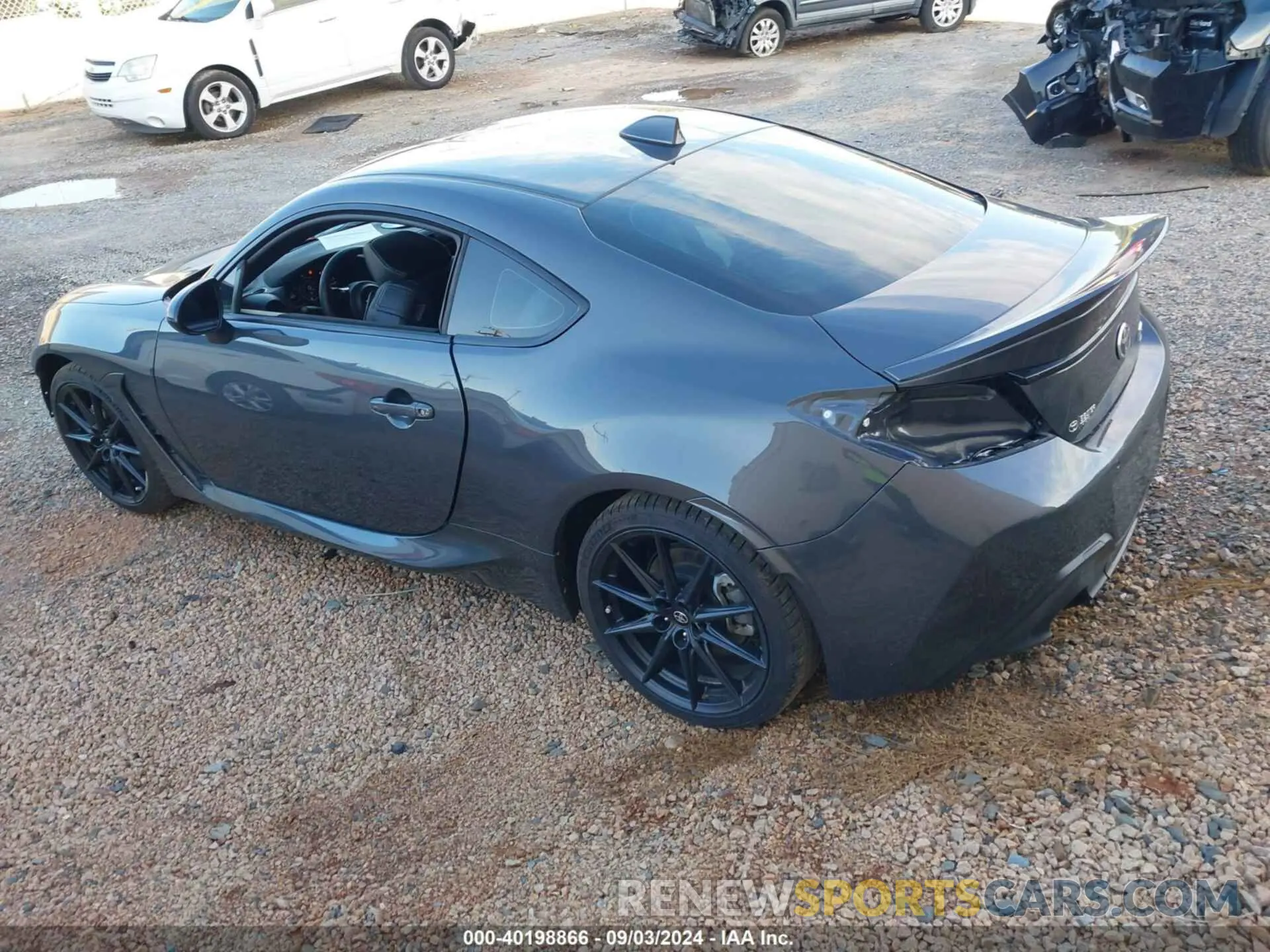3 fotografías del automóvil dañado JF1ZNBF1XP8758711 TOYOTA GR86 2023