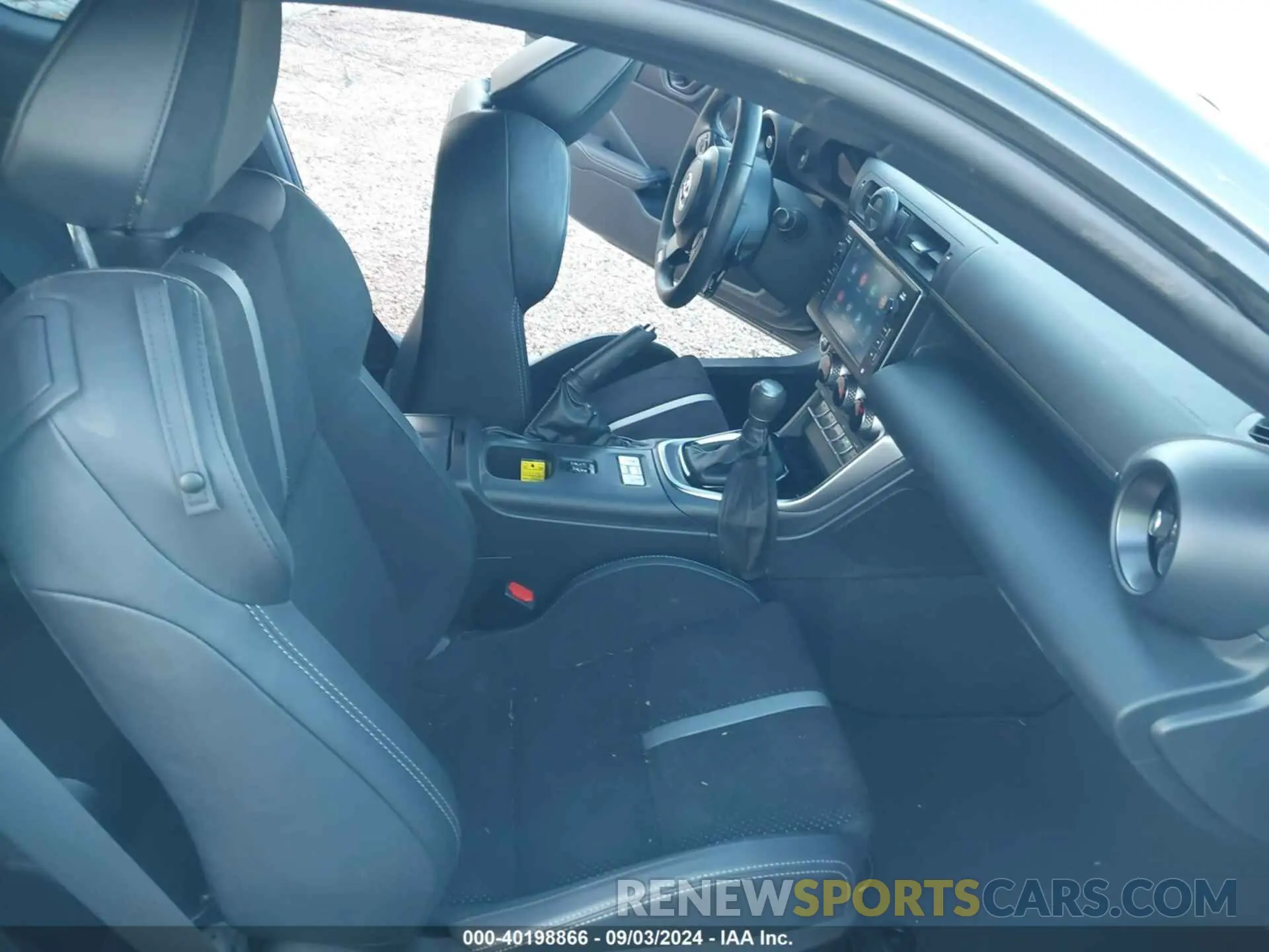 5 fotografías del automóvil dañado JF1ZNBF1XP8758711 TOYOTA GR86 2023
