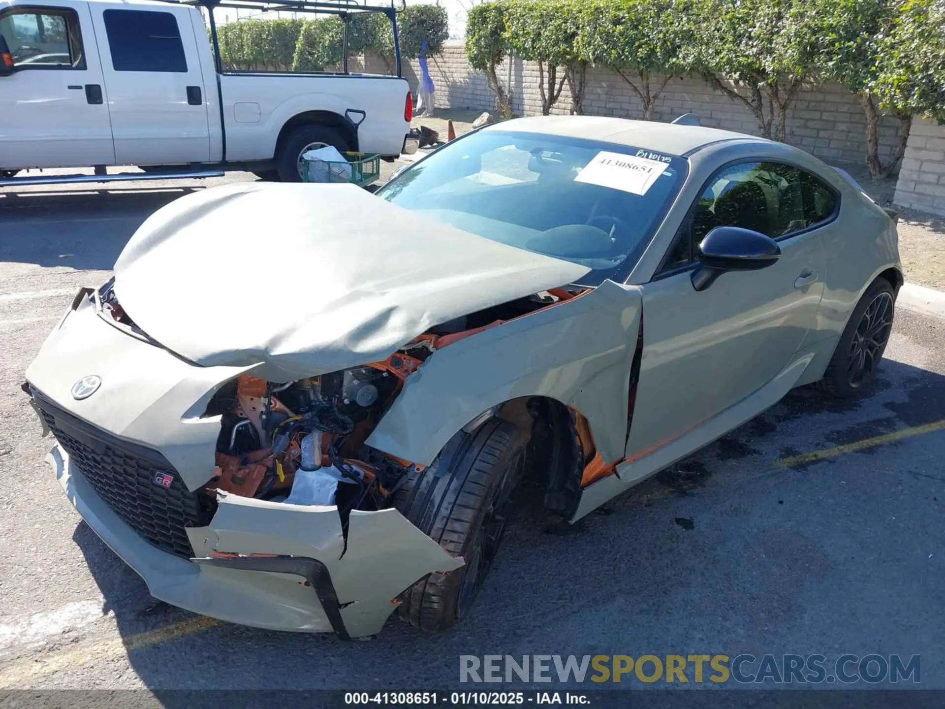 2 fotografías del automóvil dañado JF1ZNBH16P8755494 TOYOTA GR86 2023