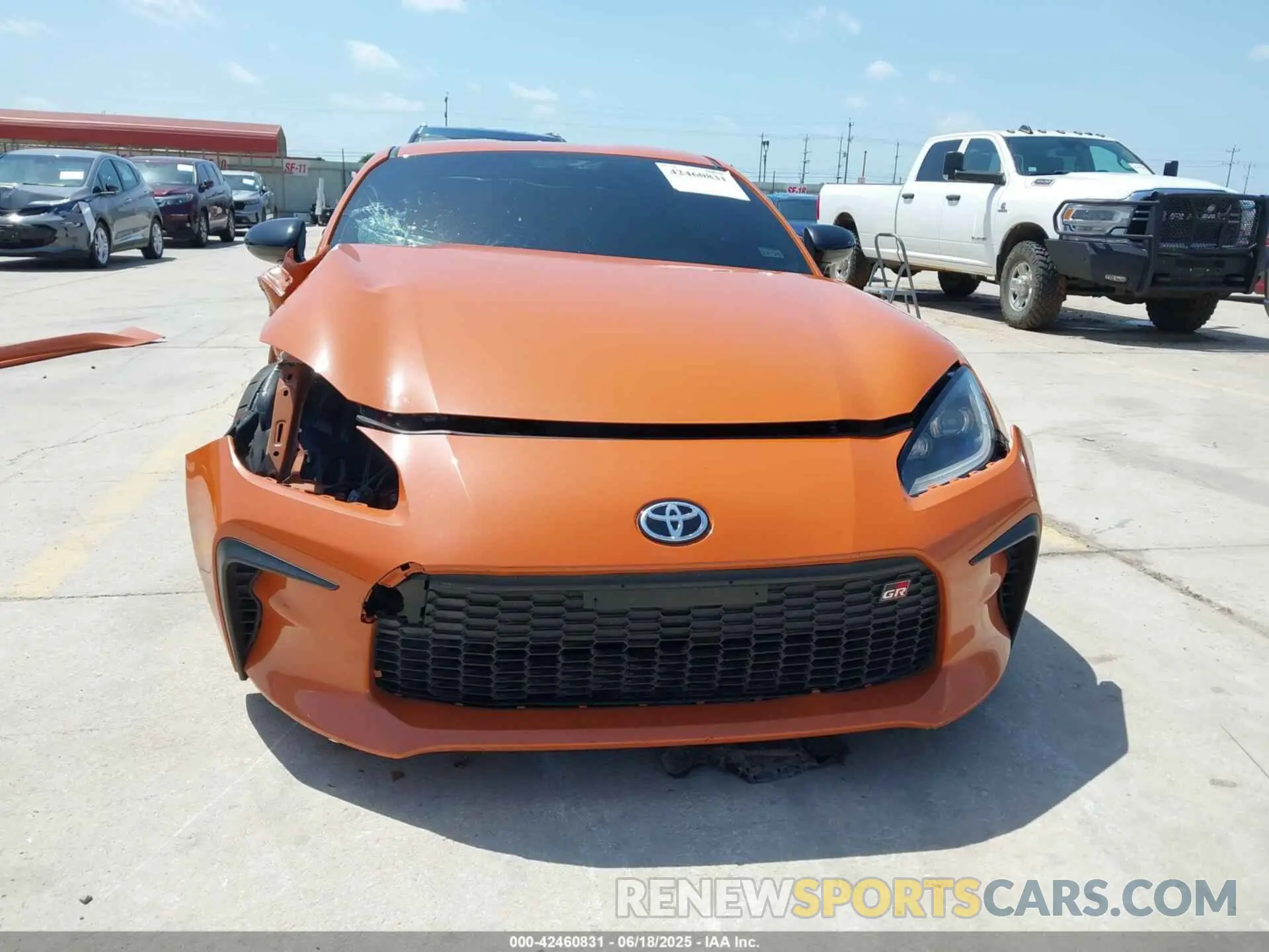13 fotografías del automóvil dañado JF1ZNBH19P8756087 TOYOTA GR86 2023