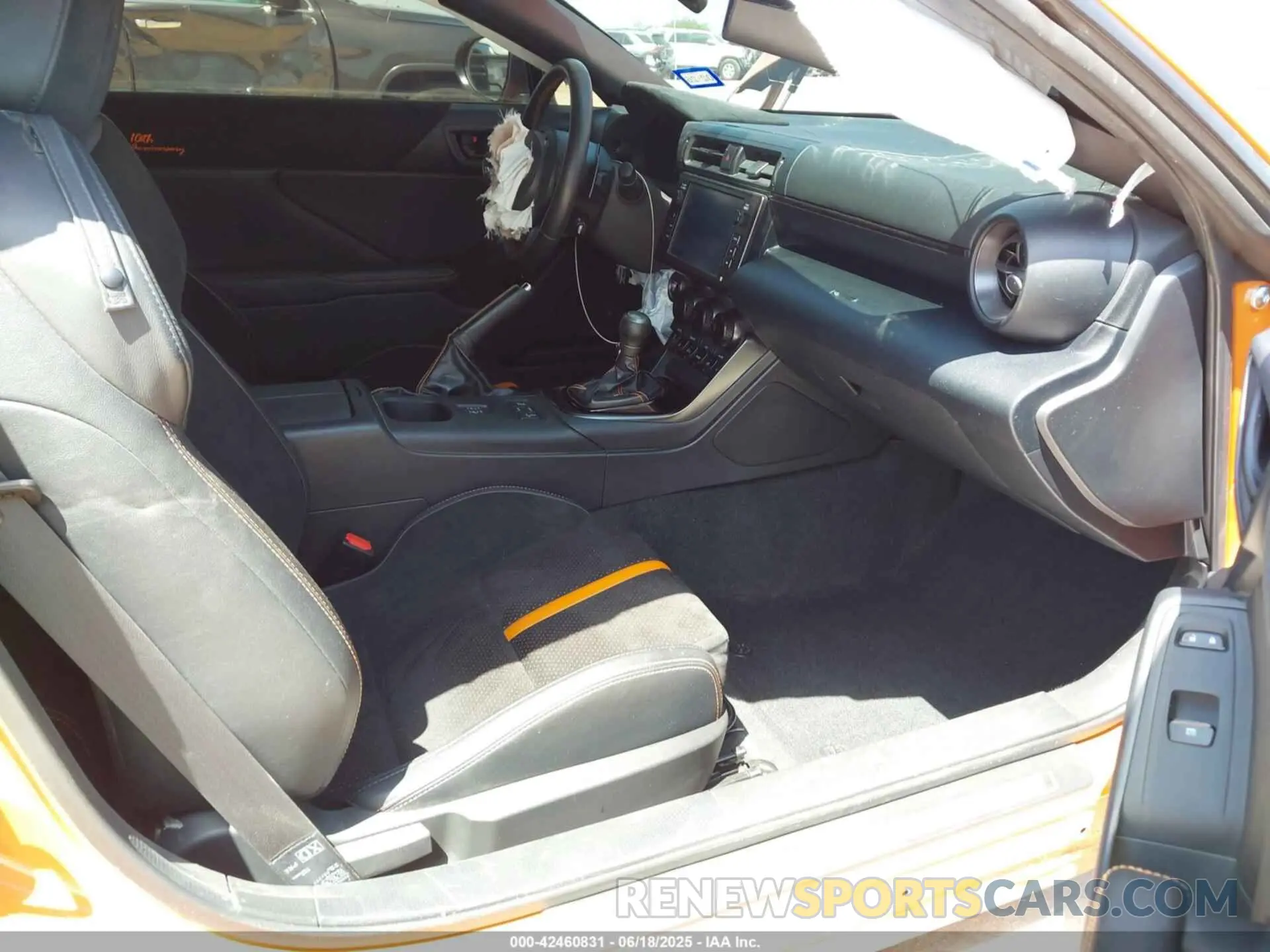 5 fotografías del automóvil dañado JF1ZNBH19P8756087 TOYOTA GR86 2023
