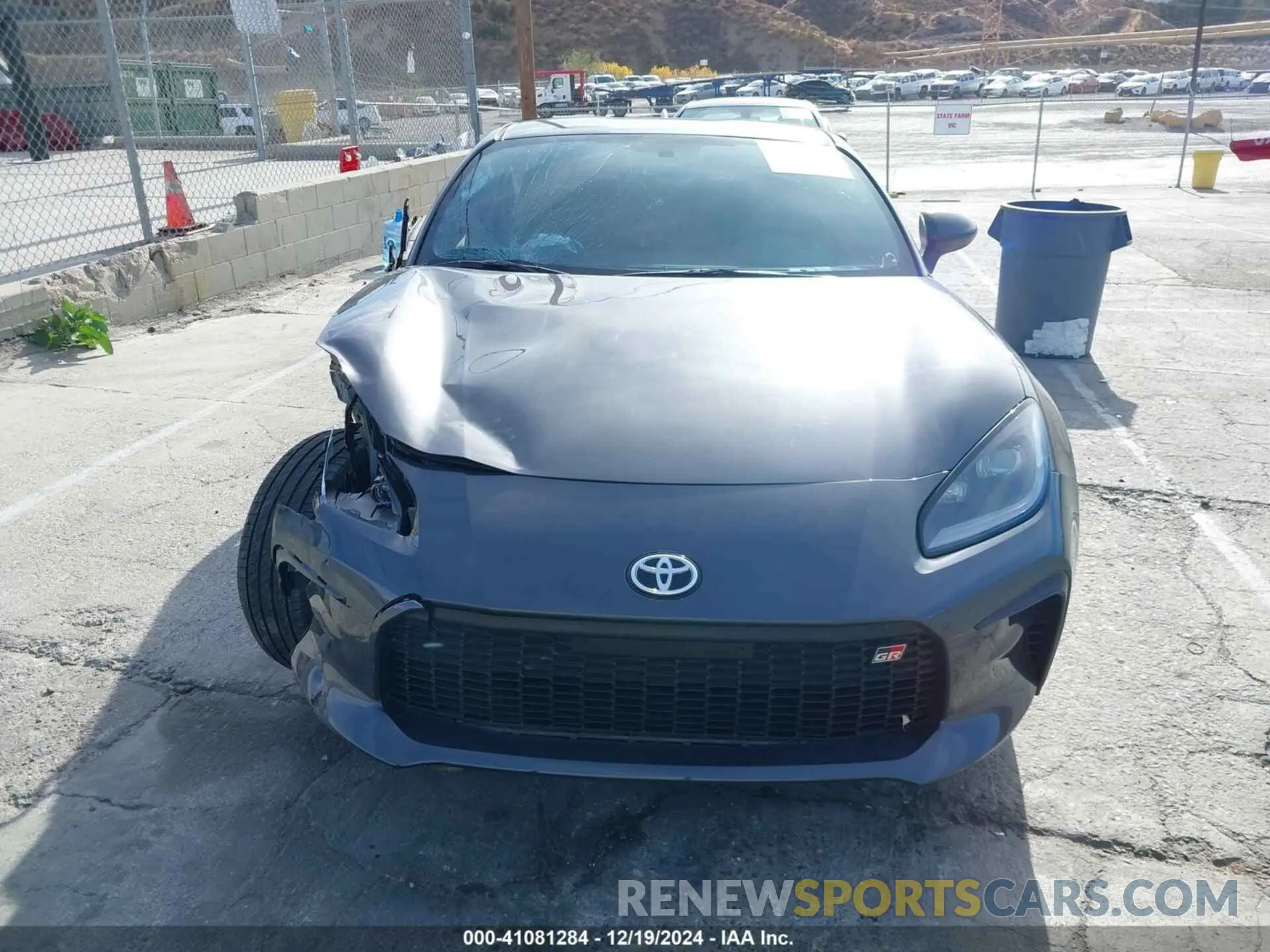 12 fotografías del automóvil dañado JF1ZNBB10R9755528 TOYOTA GR86 2024