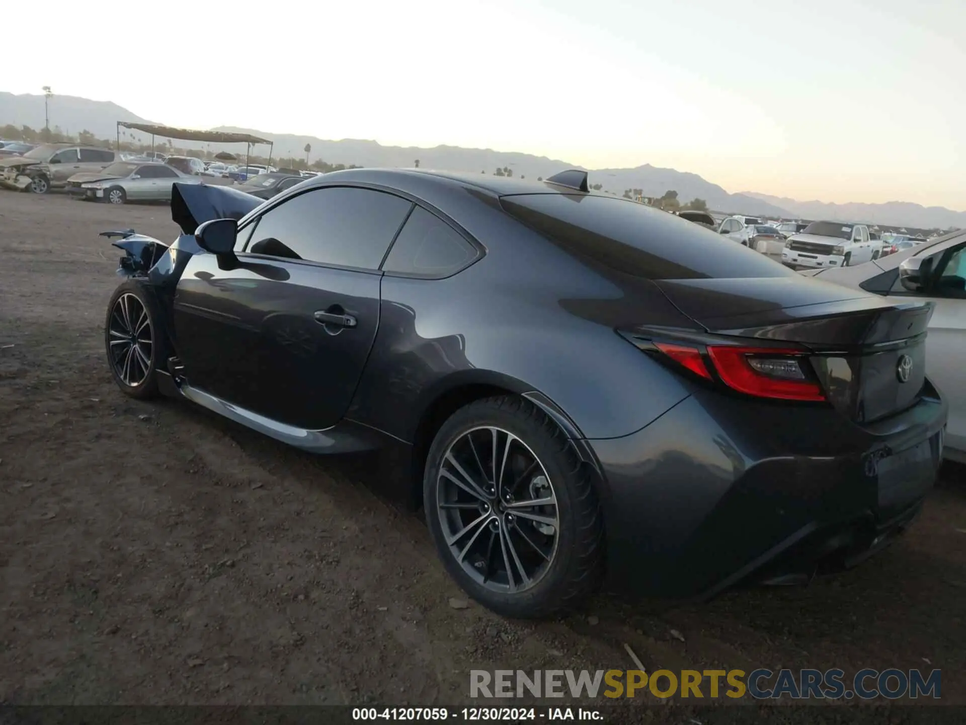 3 fotografías del automóvil dañado JF1ZNBB18R8753516 TOYOTA GR86 2024