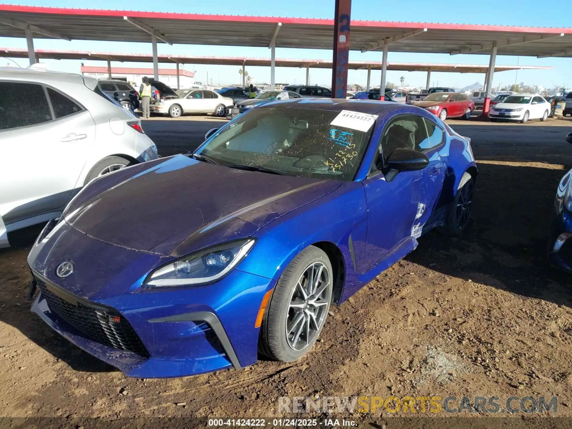 2 fotografías del automóvil dañado JF1ZNBB18R9751730 TOYOTA GR86 2024