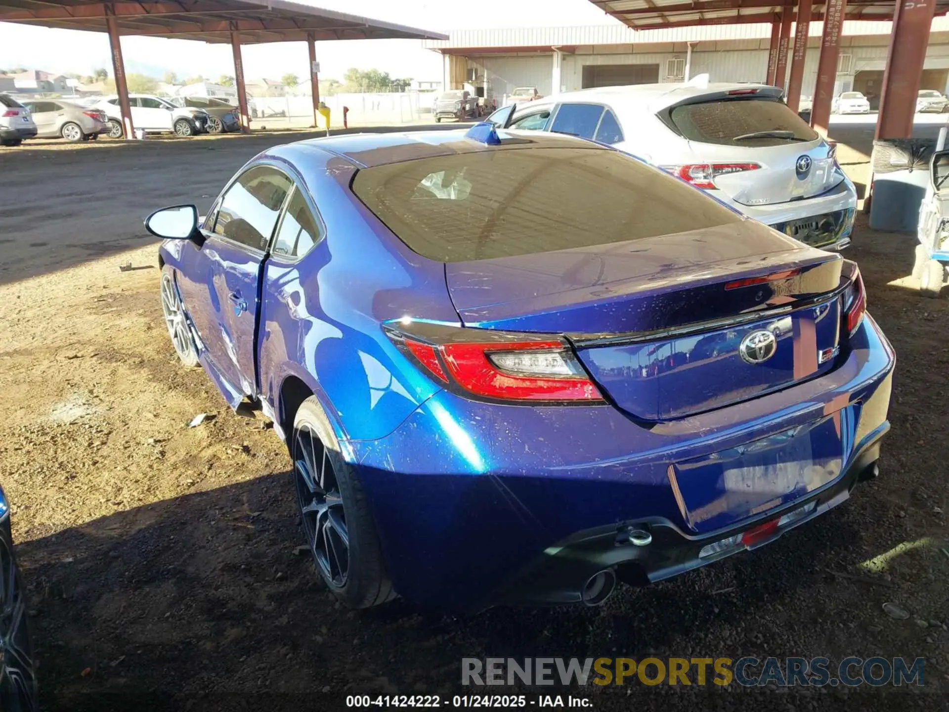 3 fotografías del automóvil dañado JF1ZNBB18R9751730 TOYOTA GR86 2024