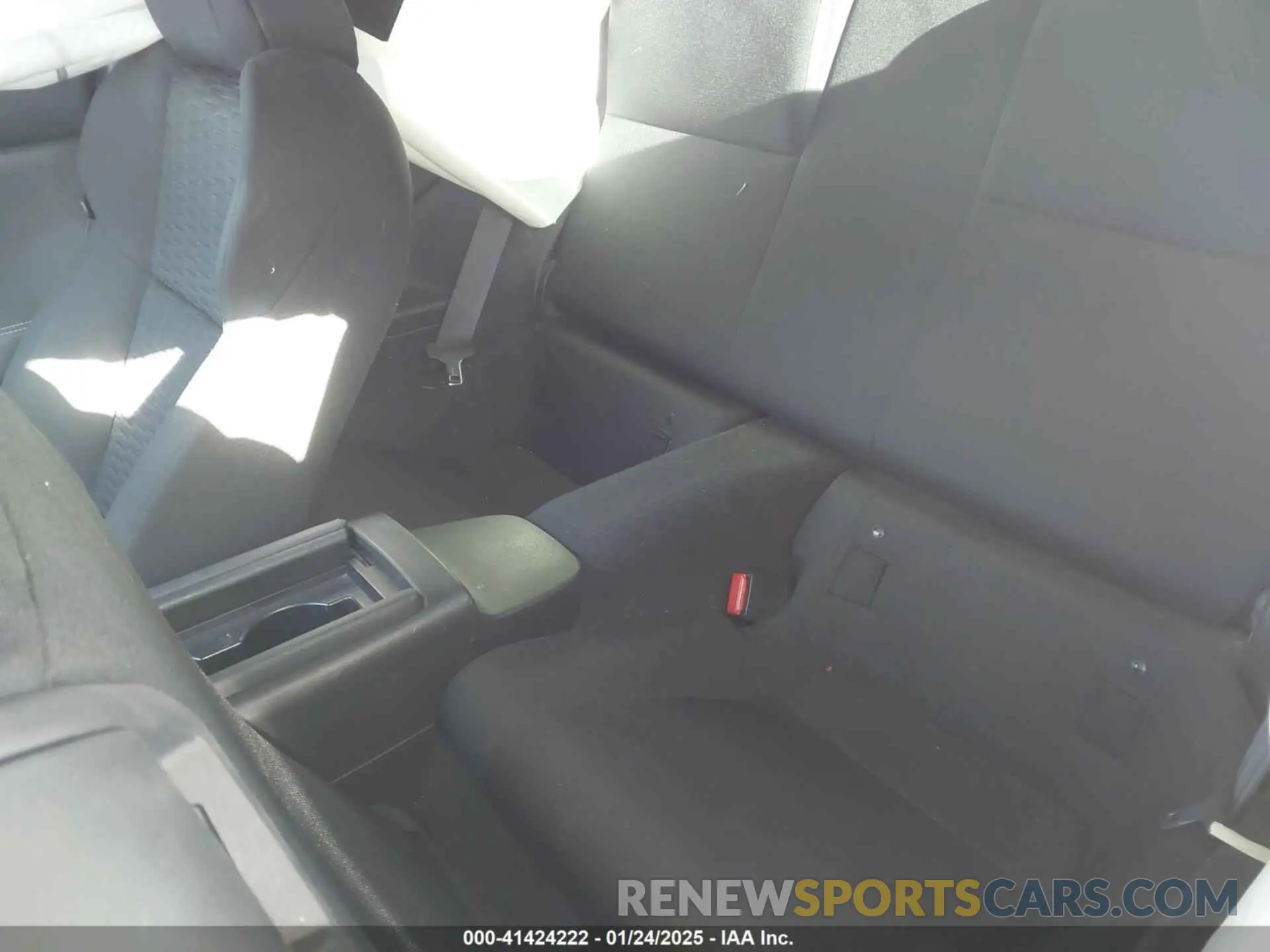 8 fotografías del automóvil dañado JF1ZNBB18R9751730 TOYOTA GR86 2024
