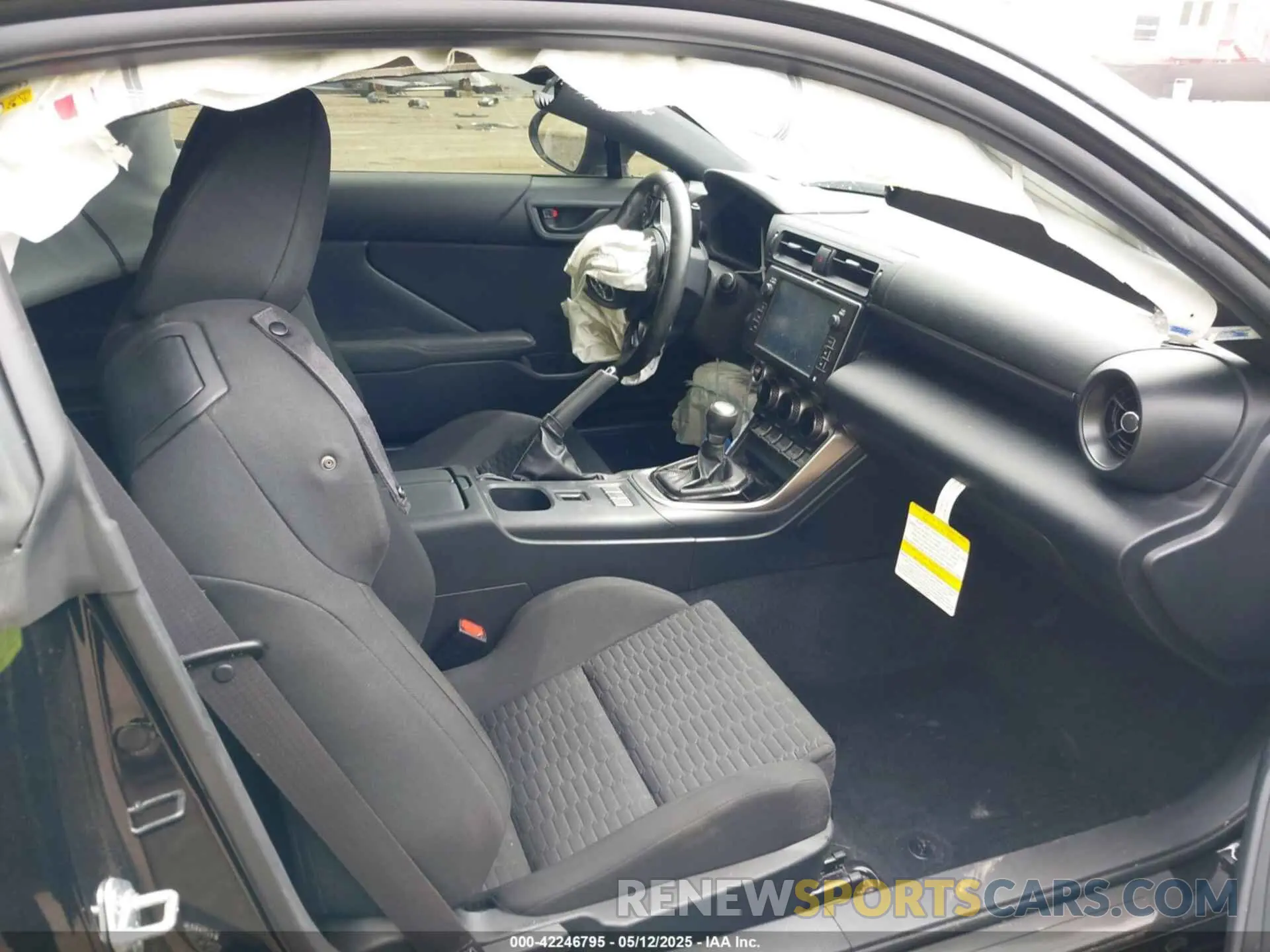 5 fotografías del automóvil dañado JF1ZNBB1XR8751010 TOYOTA GR86 2024