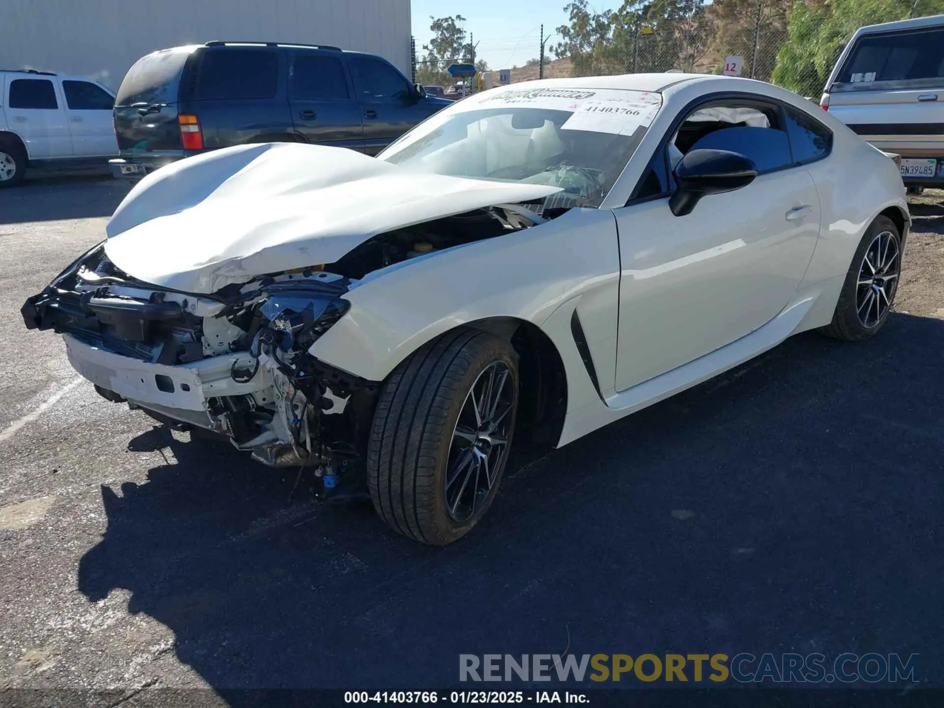 2 fotografías del automóvil dañado JF1ZNBB1XR8757244 TOYOTA GR86 2024