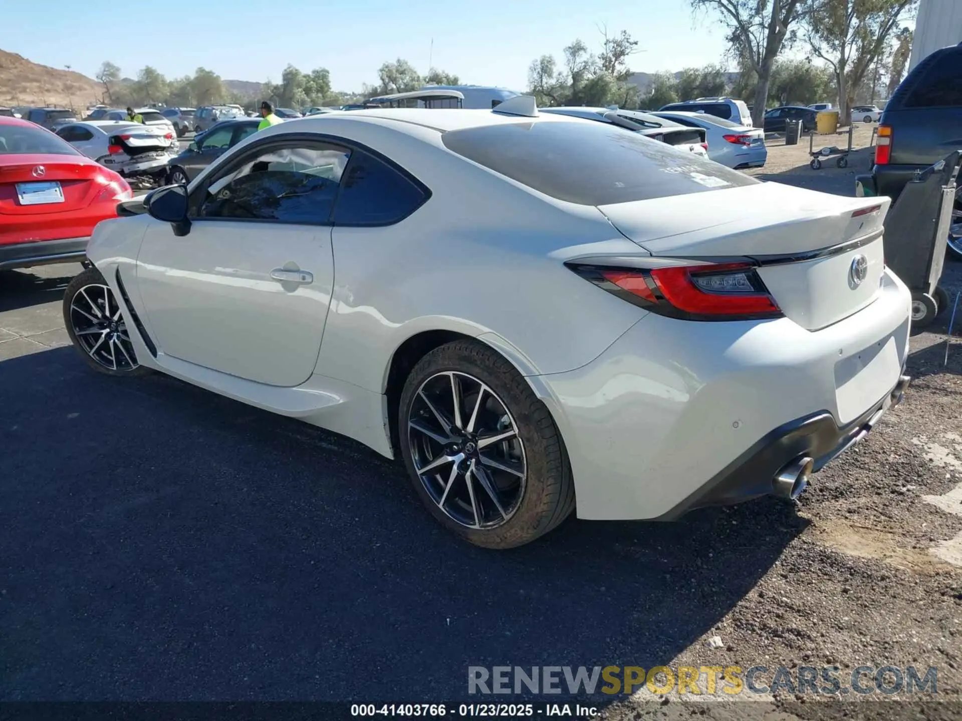 3 fotografías del automóvil dañado JF1ZNBB1XR8757244 TOYOTA GR86 2024