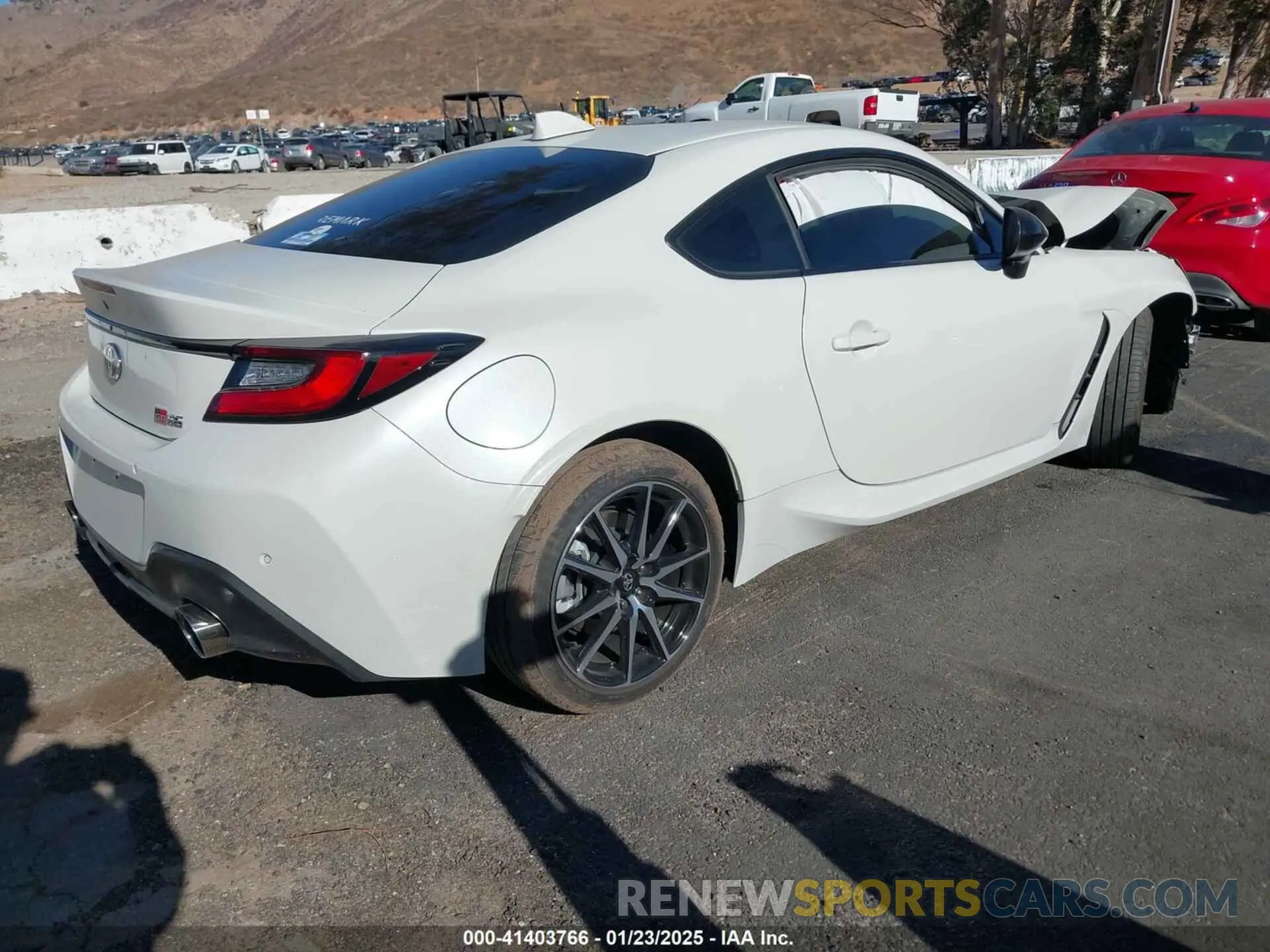 4 fotografías del automóvil dañado JF1ZNBB1XR8757244 TOYOTA GR86 2024