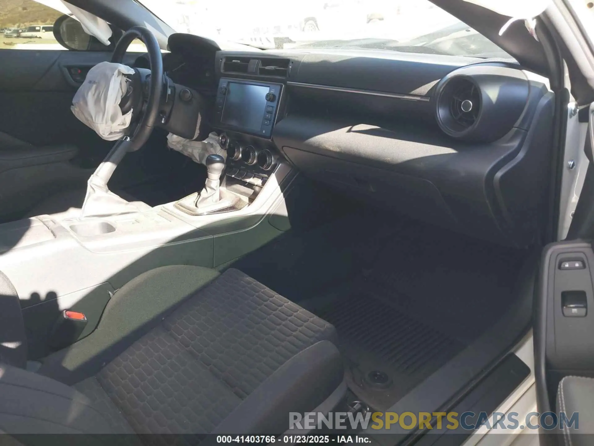 5 fotografías del automóvil dañado JF1ZNBB1XR8757244 TOYOTA GR86 2024