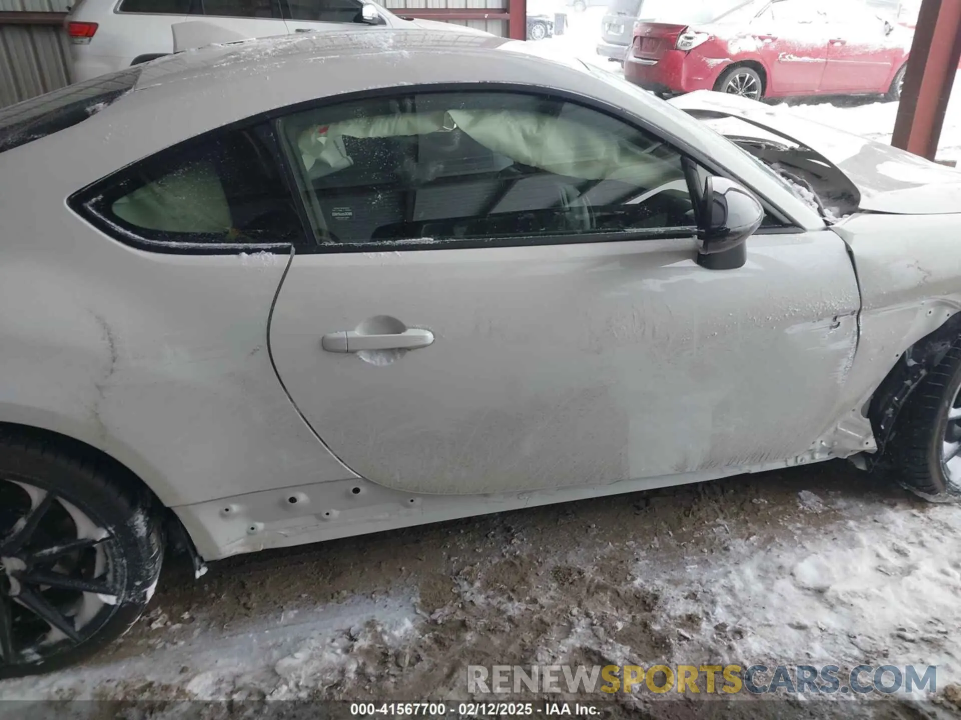 13 fotografías del automóvil dañado JF1ZNBE11R9755209 TOYOTA GR86 2024