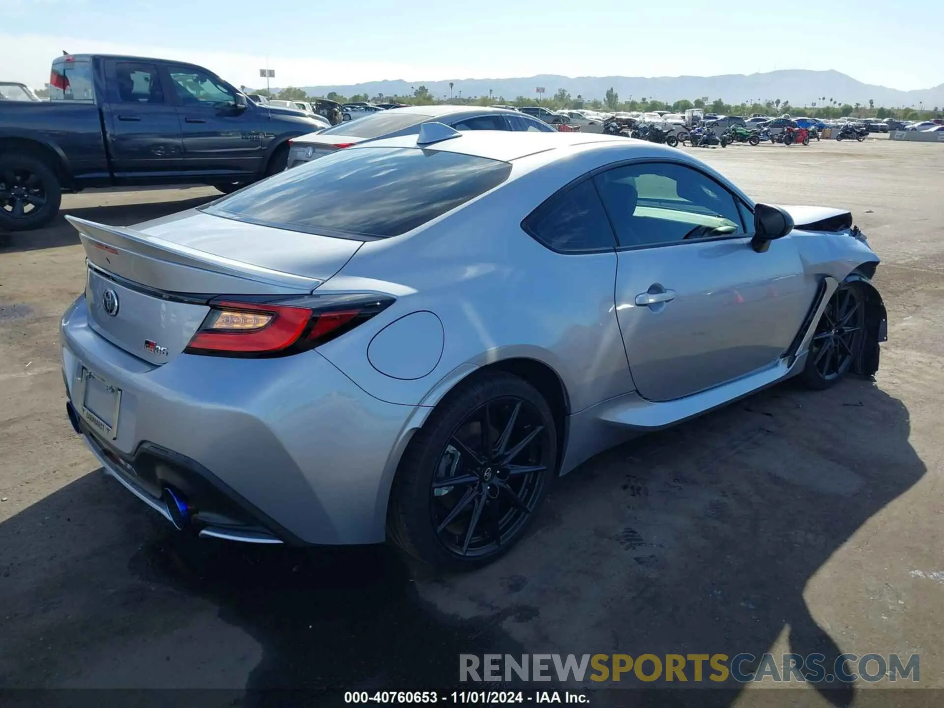 4 fotografías del automóvil dañado JF1ZNBE14R9753518 TOYOTA GR86 2024