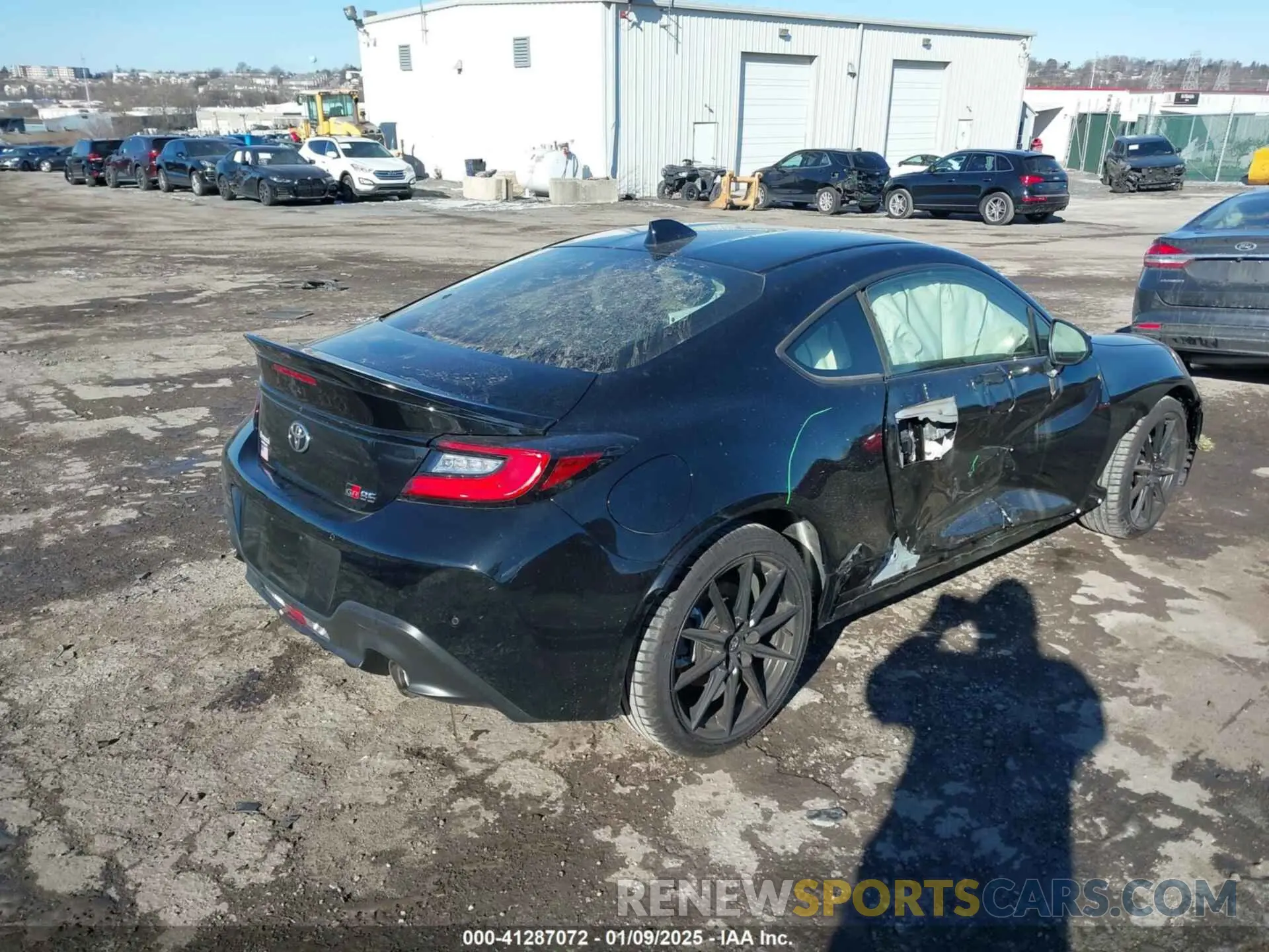4 fotografías del automóvil dañado JF1ZNBE18R8752426 TOYOTA GR86 2024