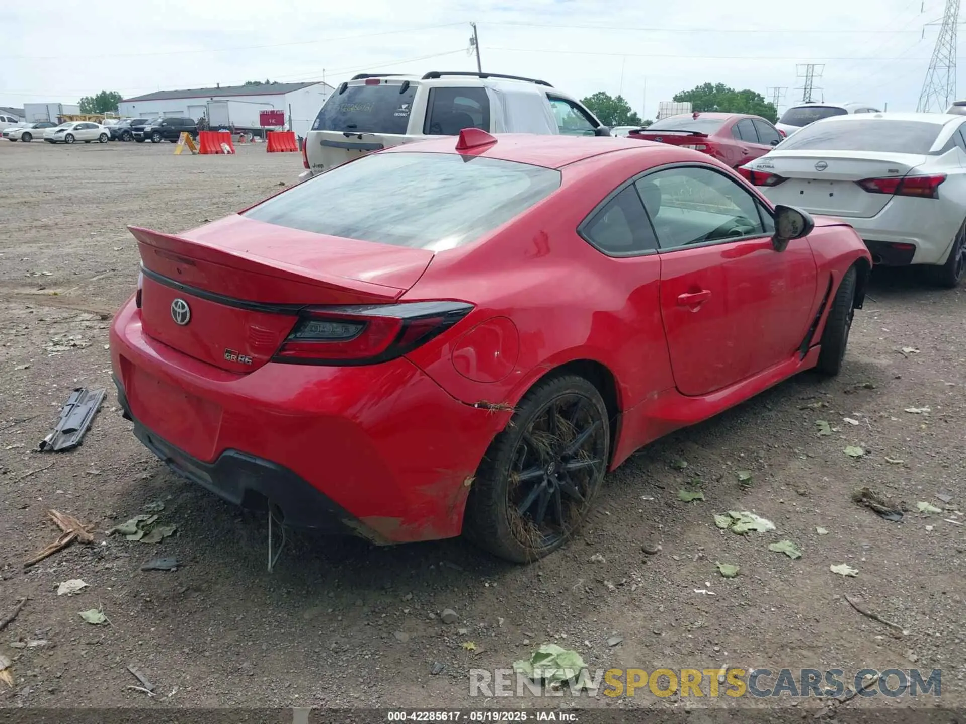 4 fotografías del automóvil dañado JF1ZNBE19R9756897 TOYOTA GR86 2024