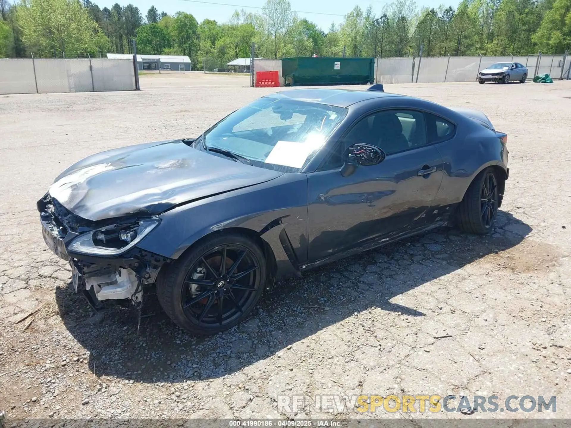 2 fotografías del automóvil dañado JF1ZNBE1XR8756803 TOYOTA GR86 2024