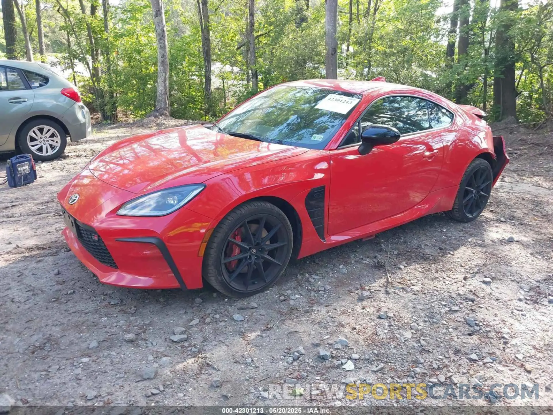 2 fotografías del automóvil dañado JF1ZNBE1XR8760723 TOYOTA GR86 2024