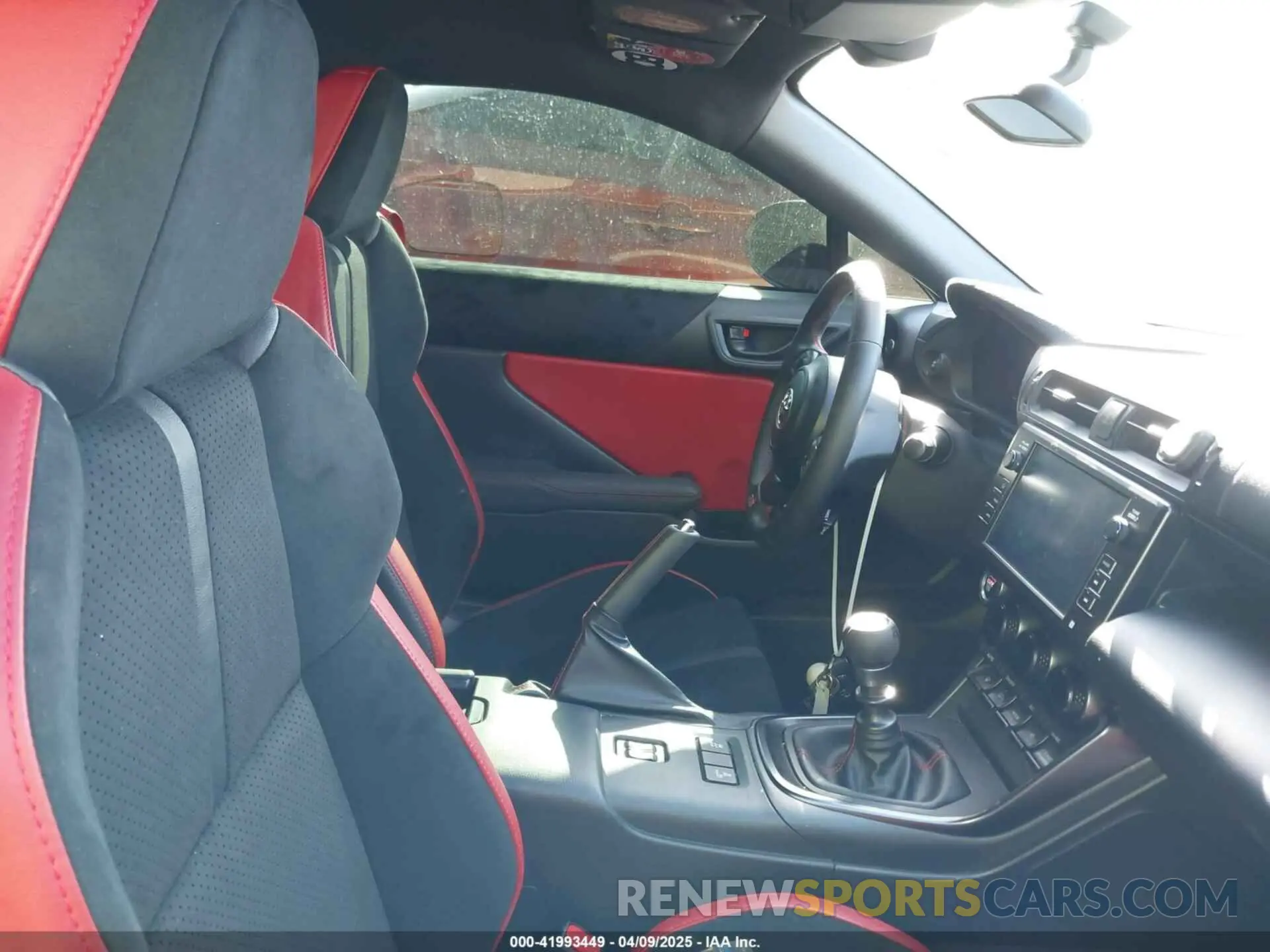 5 fotografías del automóvil dañado JF1ZNBM10R9751489 TOYOTA GR86 2024