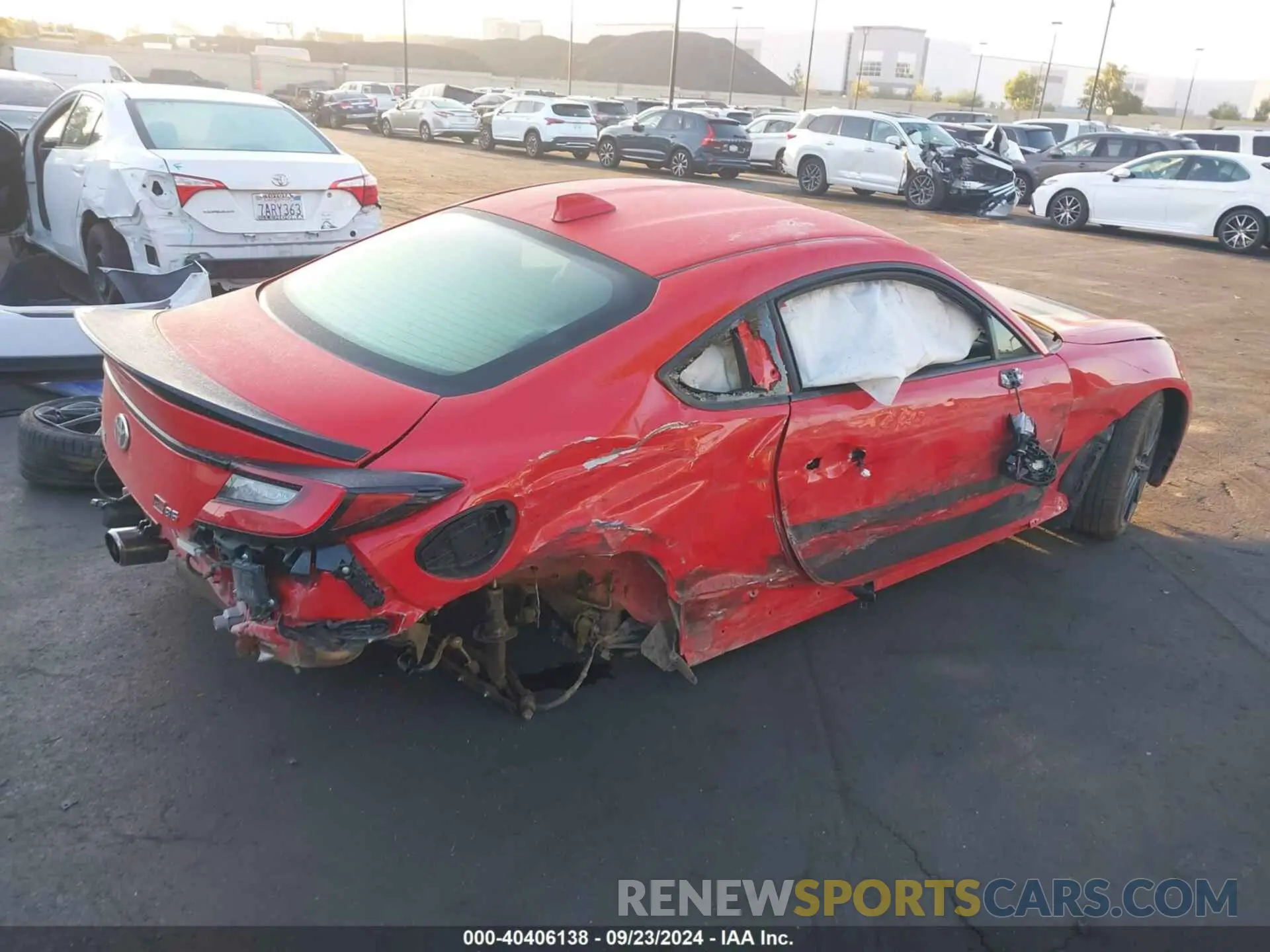4 fotografías del automóvil dañado JF1ZNBM11R8752608 TOYOTA GR86 2024
