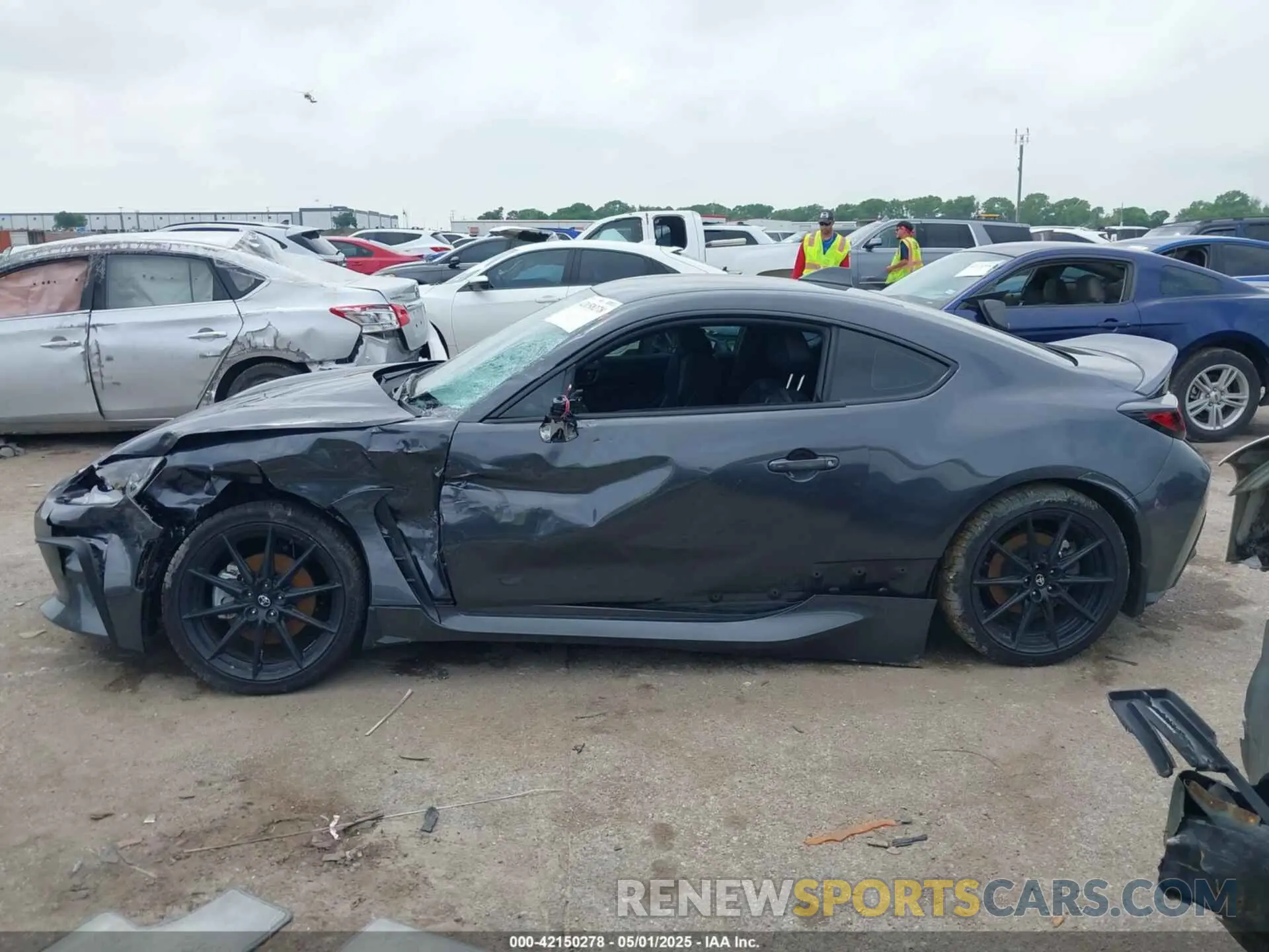 13 fotografías del automóvil dañado JF1ZNBE14S9752813 TOYOTA GR86 2025