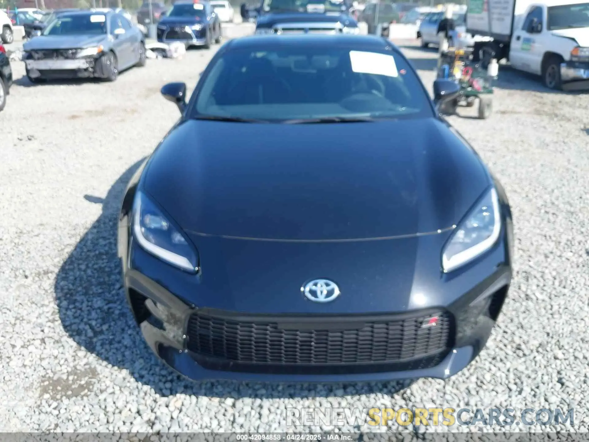 13 fotografías del automóvil dañado JF1ZNBE18S9753530 TOYOTA GR86 2025