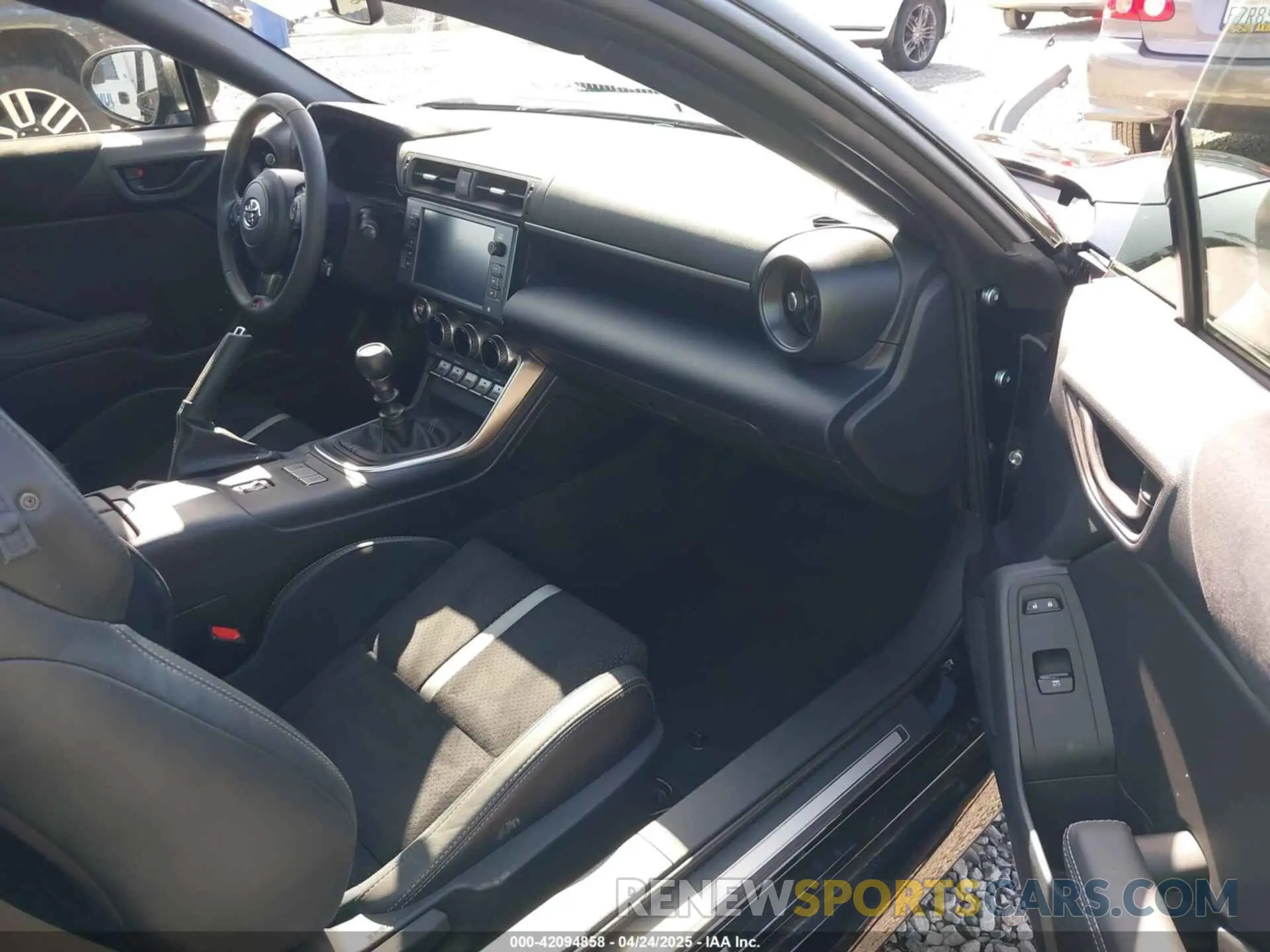 5 fotografías del automóvil dañado JF1ZNBE18S9753530 TOYOTA GR86 2025
