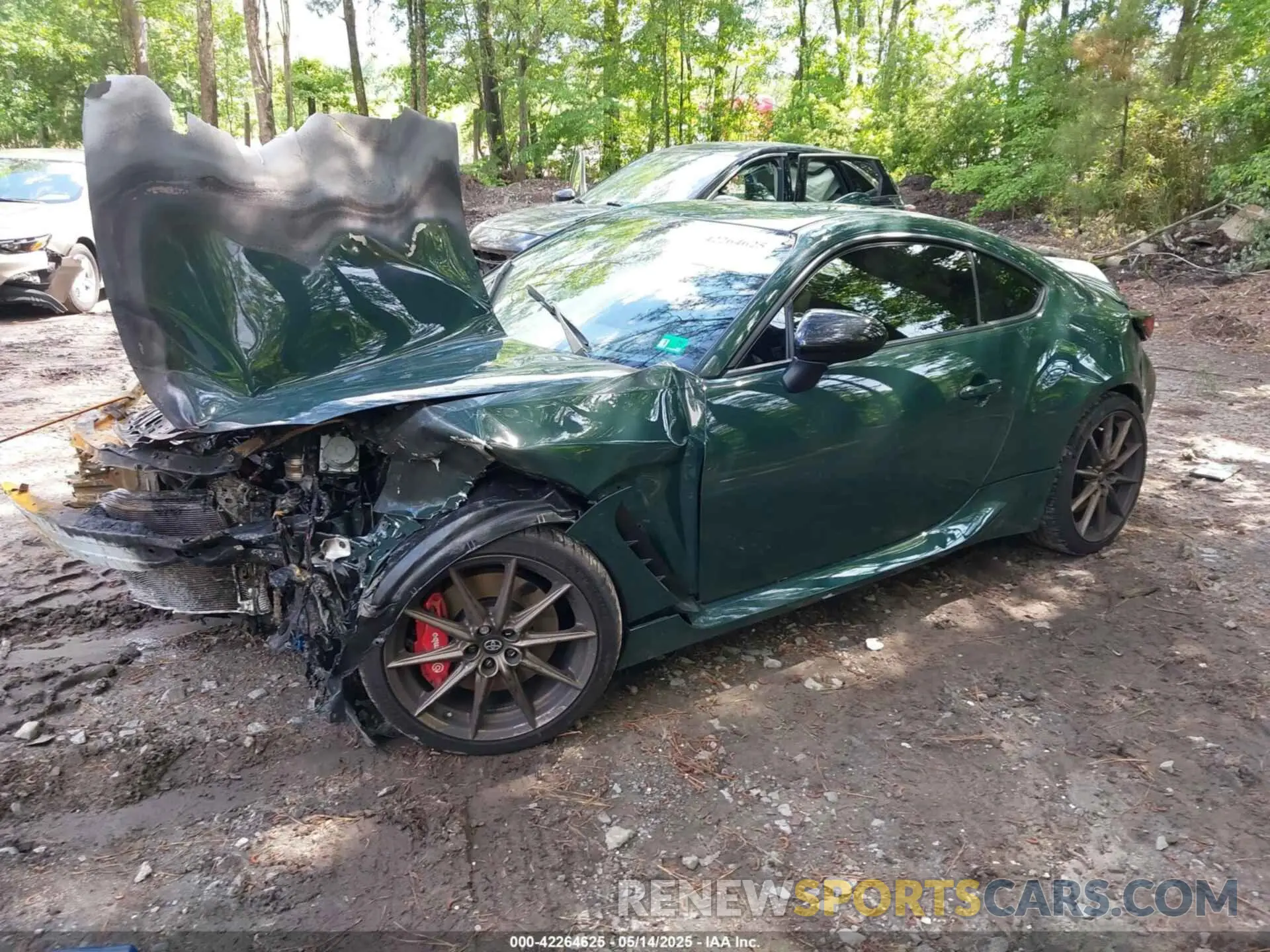 2 fotografías del automóvil dañado JF1ZNBM19S9750685 TOYOTA GR86 2025