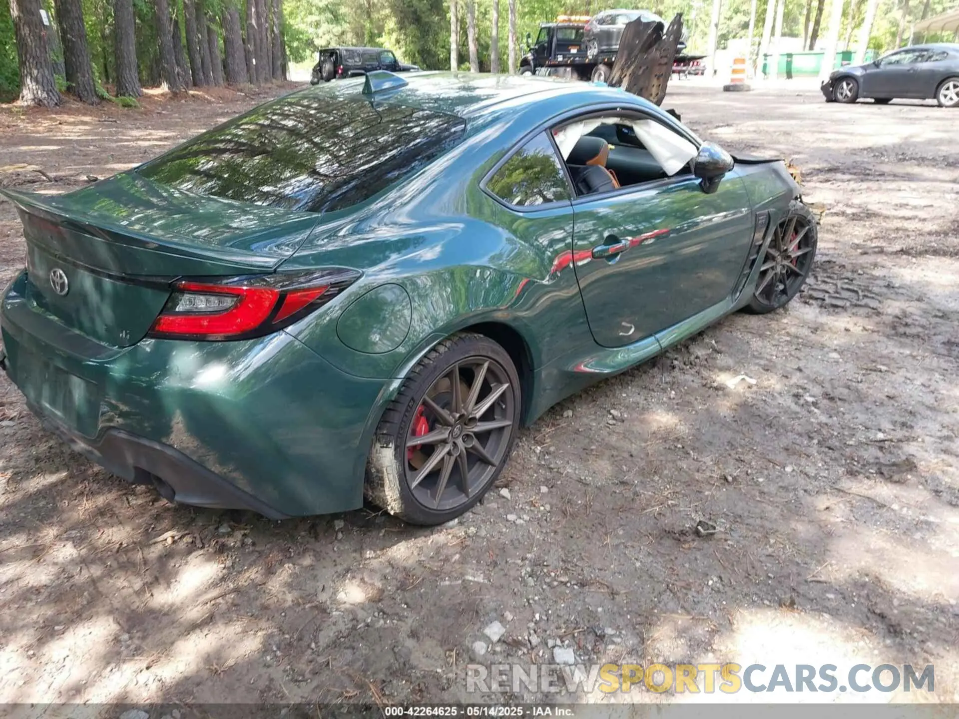 4 fotografías del automóvil dañado JF1ZNBM19S9750685 TOYOTA GR86 2025