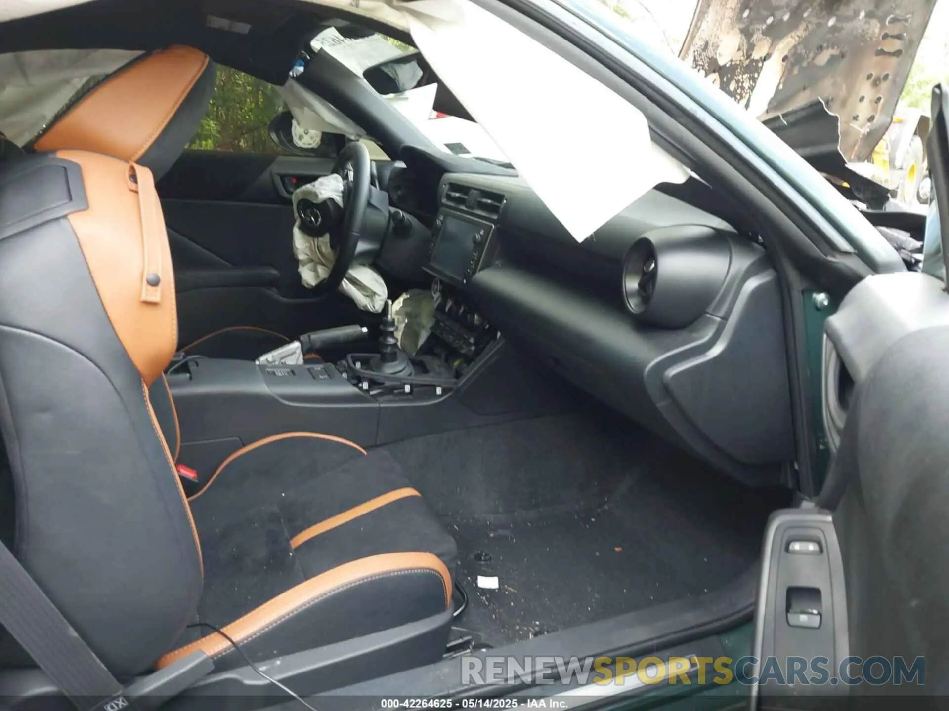 5 fotografías del automóvil dañado JF1ZNBM19S9750685 TOYOTA GR86 2025
