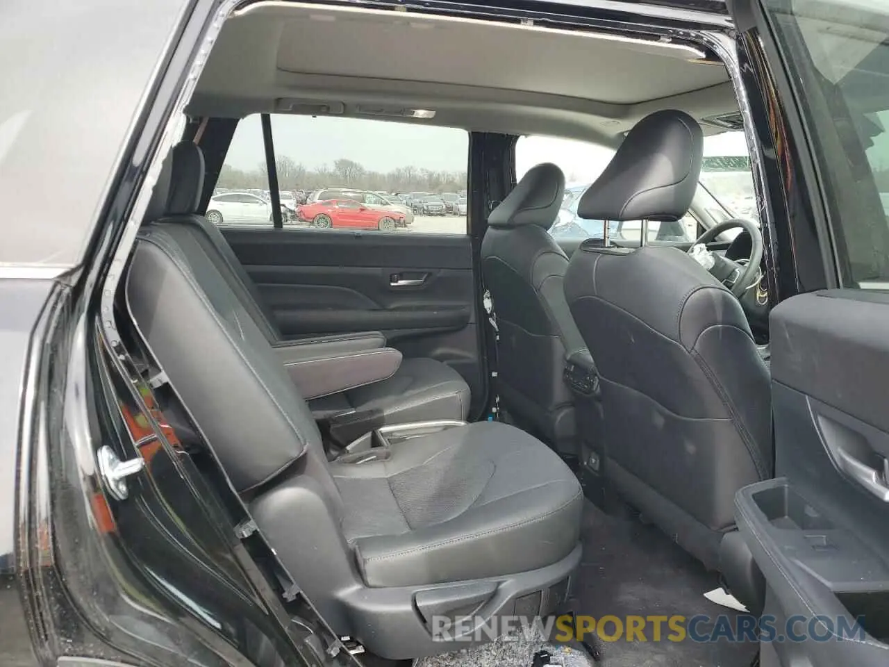 11 fotografías del automóvil dañado 5TDAAAB50RS066932 TOYOTA GRAND HIGH 2024