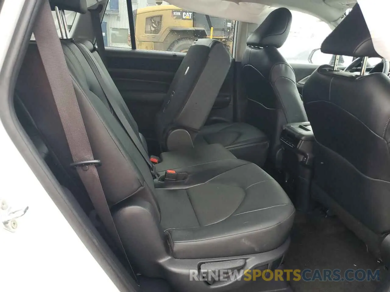 11 fotografías del automóvil dañado 5TDAAAB51RS012989 TOYOTA GRAND HIGH 2024