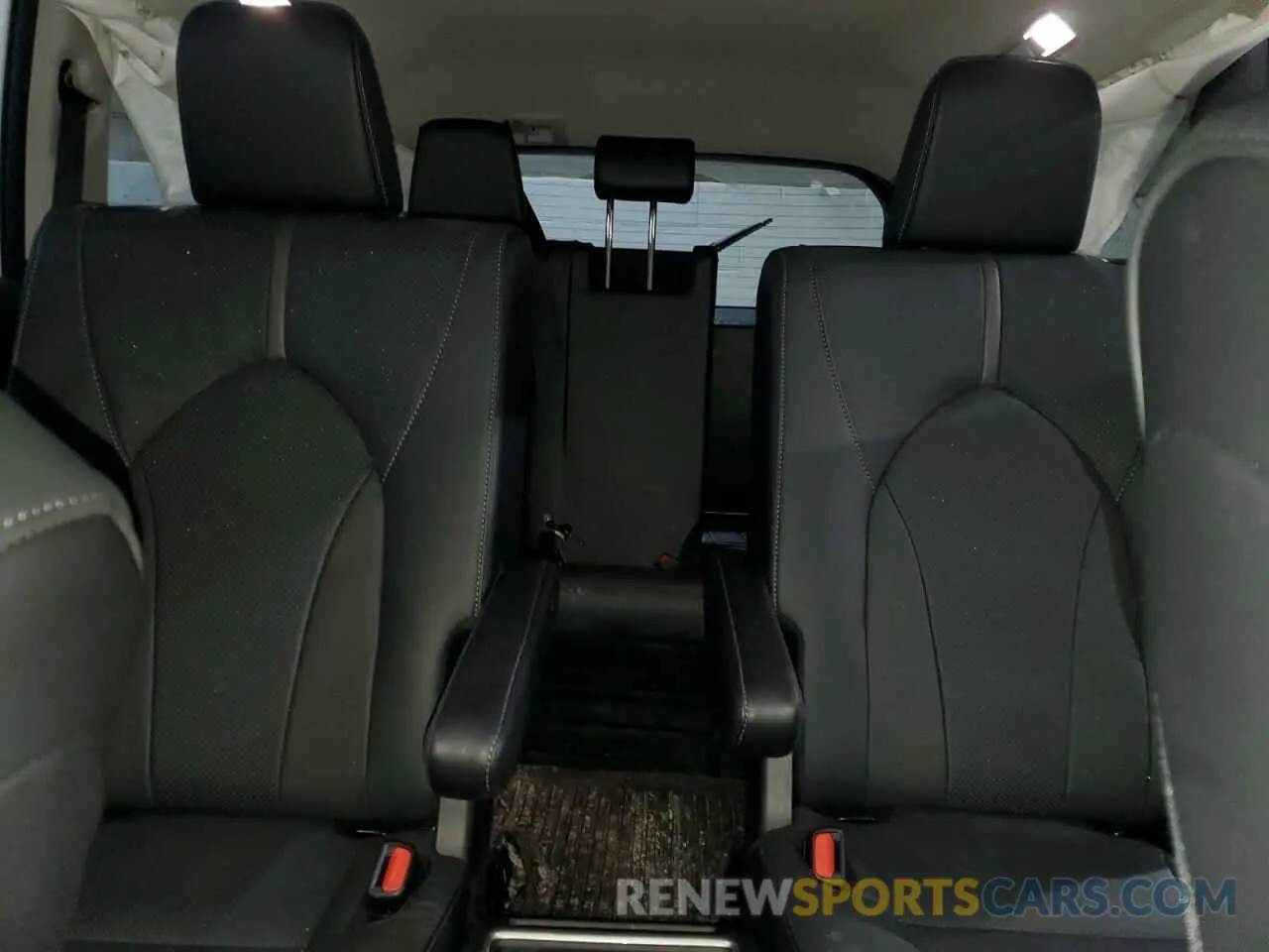 10 fotografías del automóvil dañado 5TDAAAB52RS066799 TOYOTA GRAND HIGH 2024